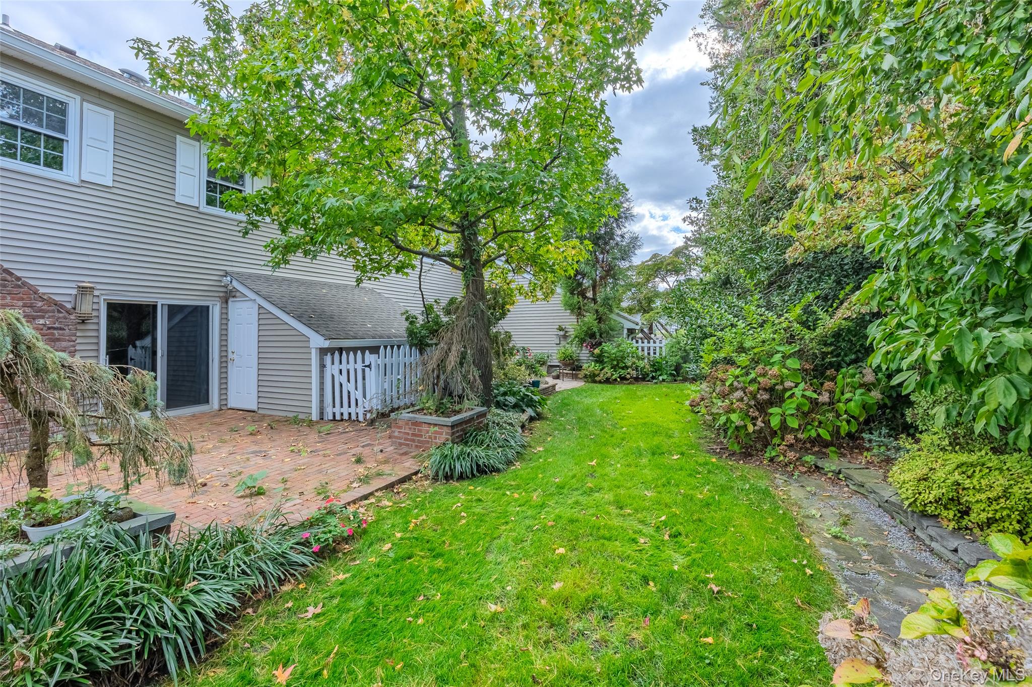 Huntington Station, New York, 11746, United States, 2 Bedrooms Bedrooms, ,2 BathroomsBathrooms,Residential,For Sale,1981328