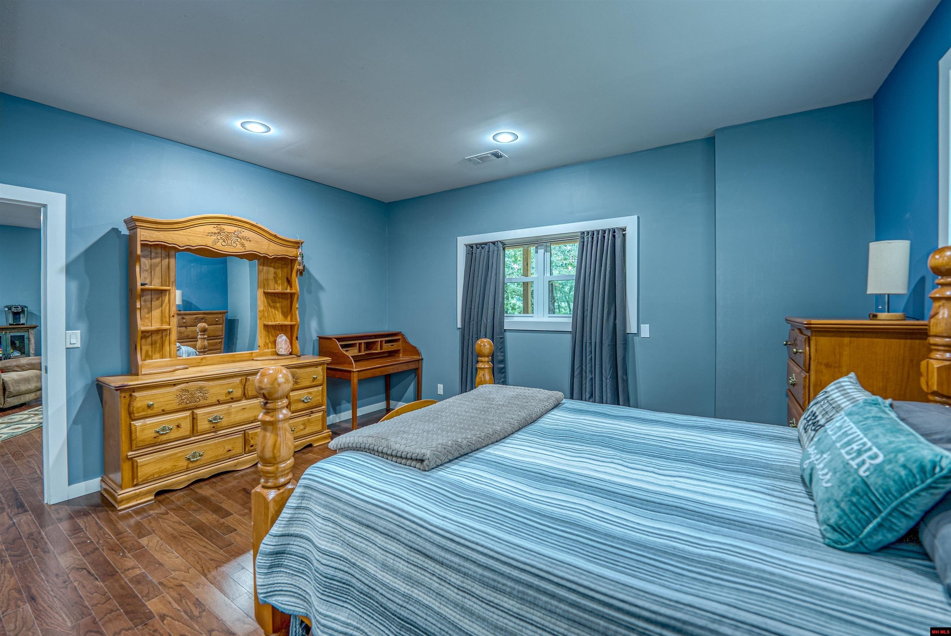 Mountain Home, Arkansas, 72653, United States, 3 Bedrooms Bedrooms, ,4 BathroomsBathrooms,Residential,For Sale,1935895