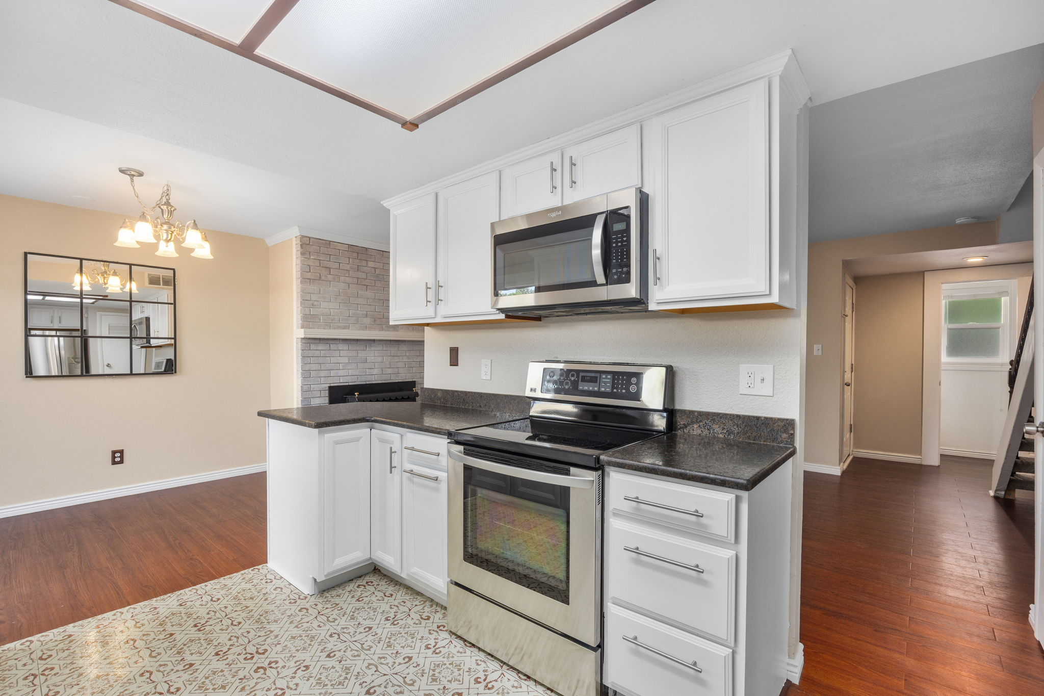  Rare 3 bed, 2 bath property in sought after Greenwood Village - 物件實景