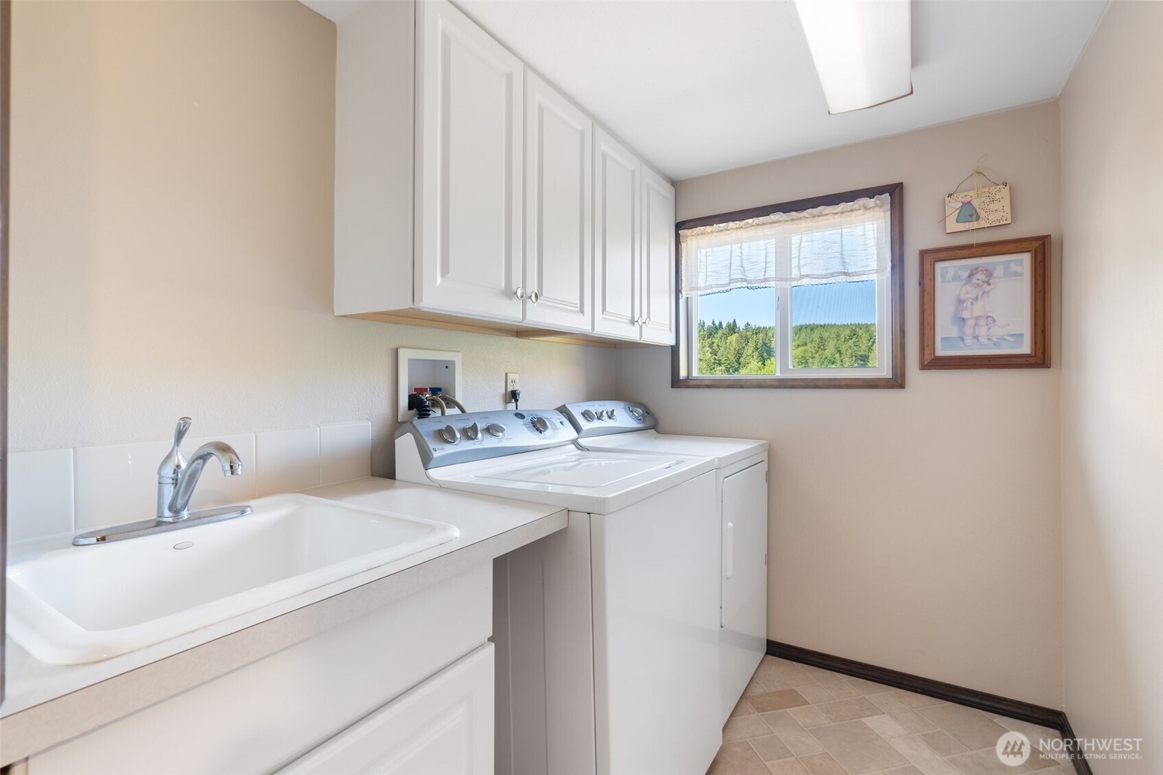 Chehalis, Washington, 98532, United States, 3 Bedrooms Bedrooms, ,1 BathroomBathrooms,Residential,For Sale,1851849