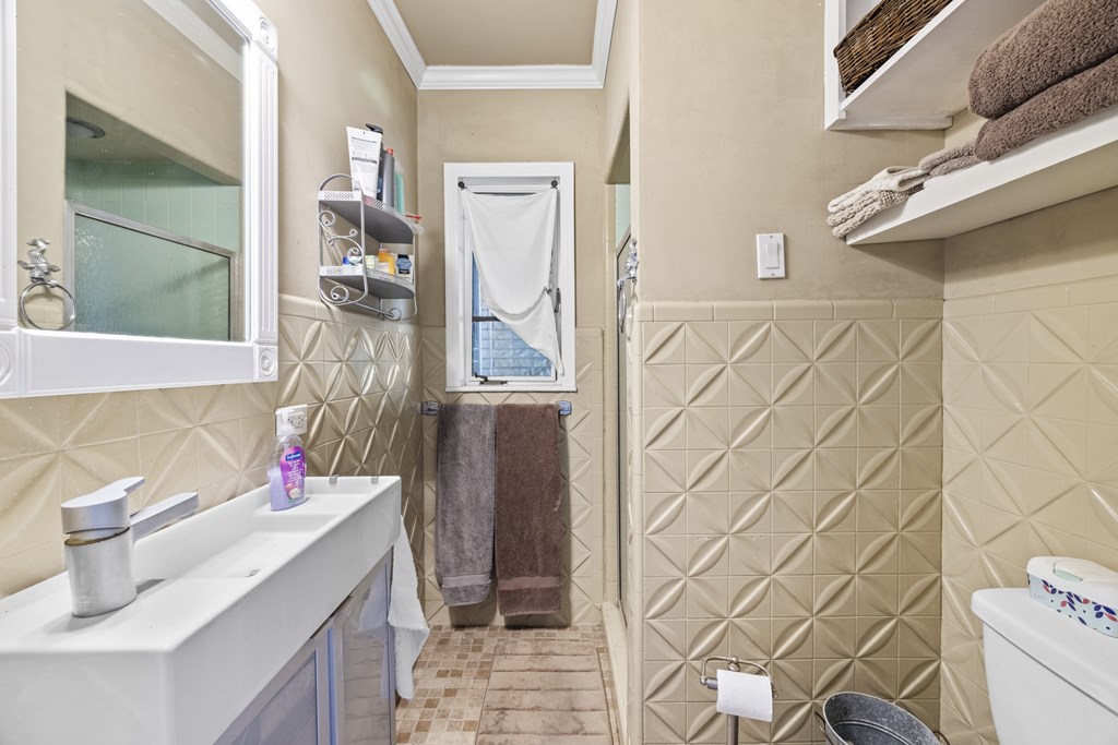 Kerrville, Texas, 78028, United States, 3 Bedrooms Bedrooms, ,2 BathroomsBathrooms,Residential,For Sale,1935754