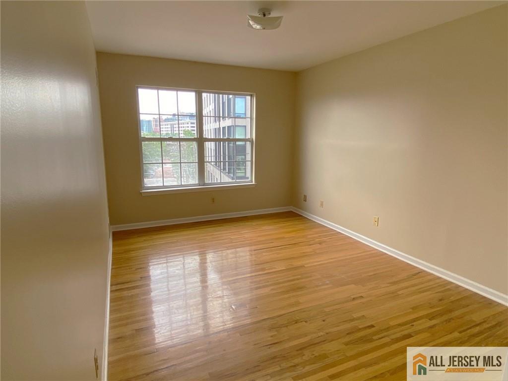 Newark, New Jersey, 07105, United States, 2 Bedrooms Bedrooms, ,3 BathroomsBathrooms,Residential,For Sale,1877508