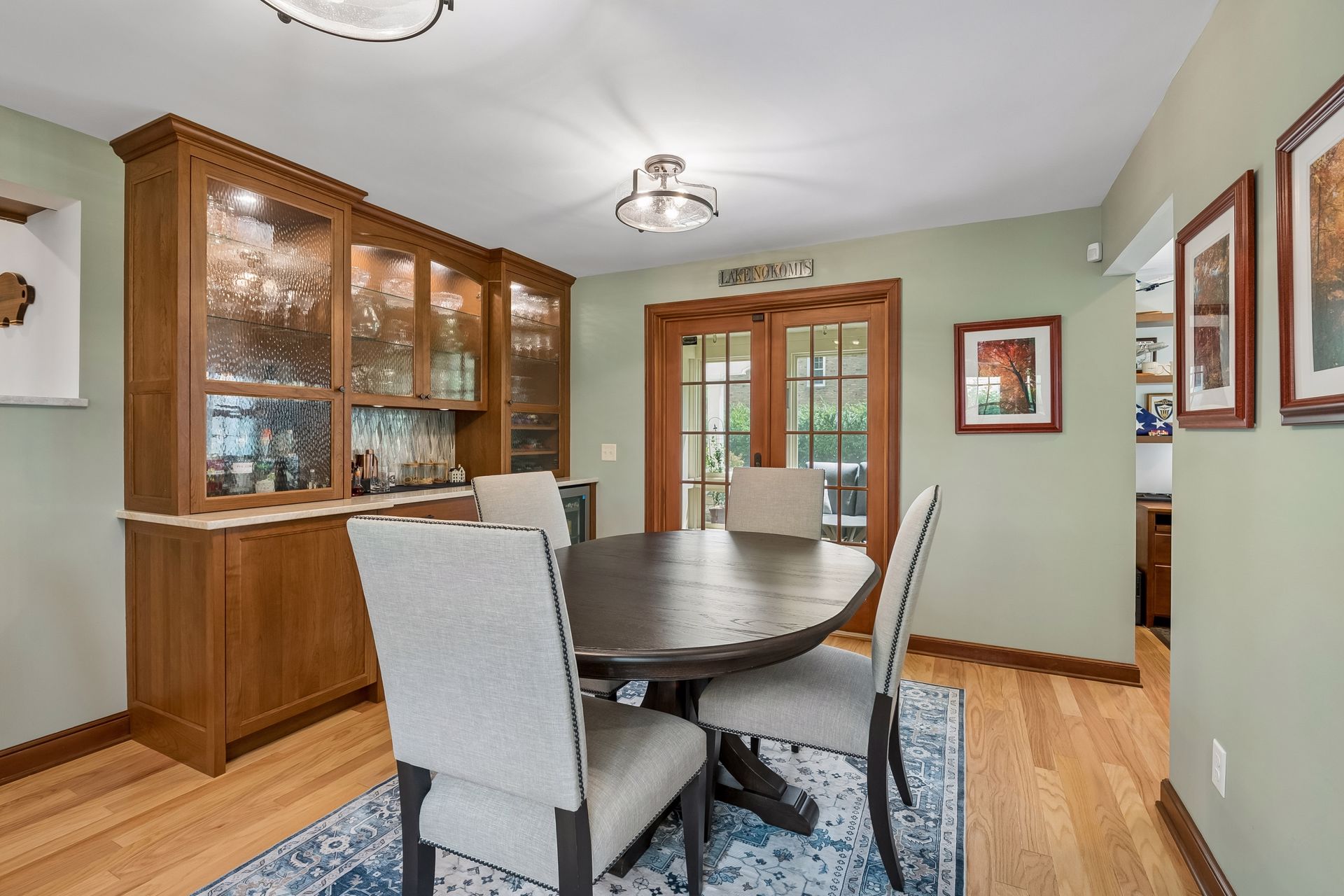  Thoughtfully Updated Tudor on a Rare Oversized Lot - 物件實景