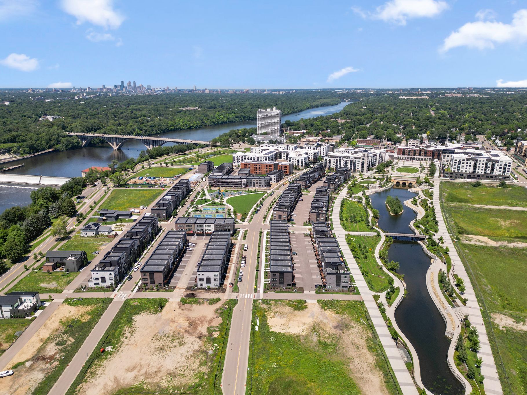  Urban Living at Its Finest: Expansive Highland Bridge Rowhome with River Views - 物件實景