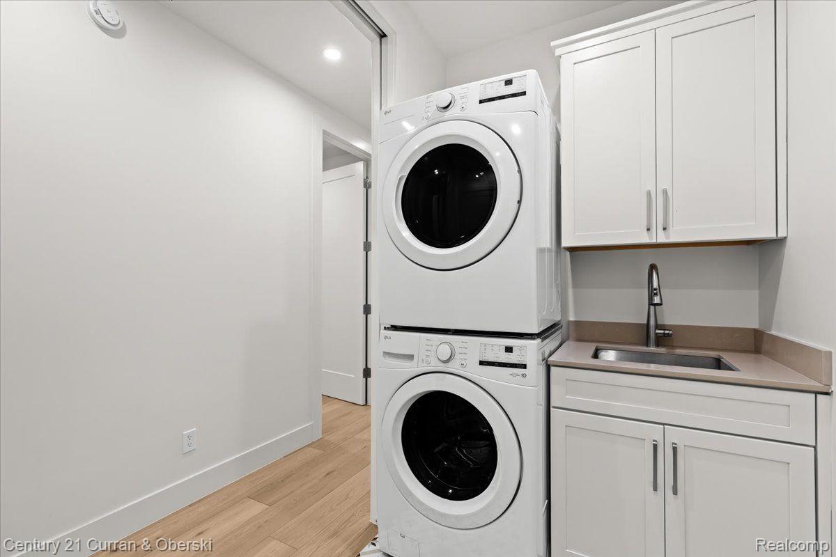 Northville, Michigan, 48167, United States, 2 Bedrooms Bedrooms, ,2 BathroomsBathrooms,Residential,For Sale,1701304