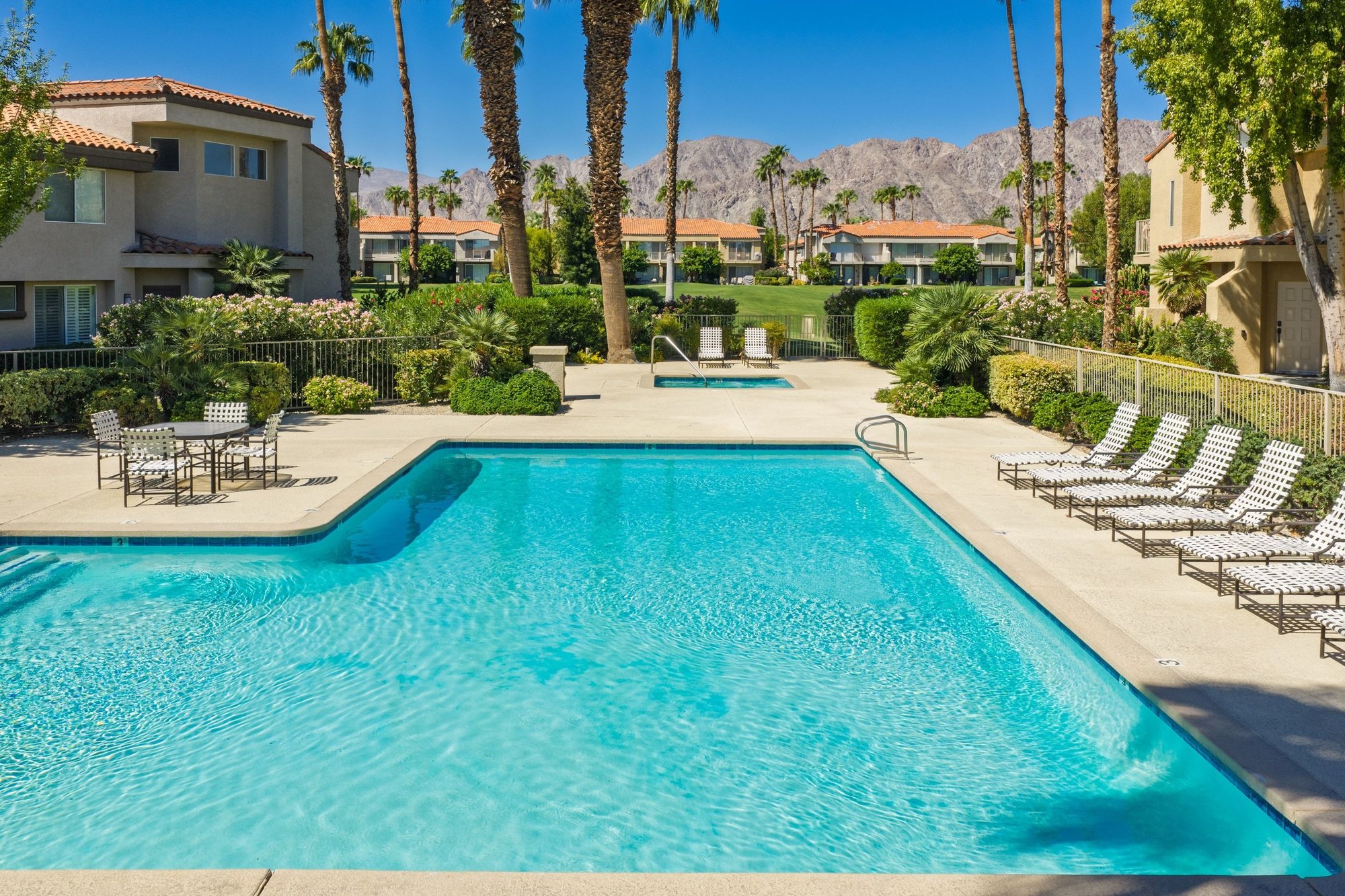  Your Front-Row Seat to Desert Living - 物件實景