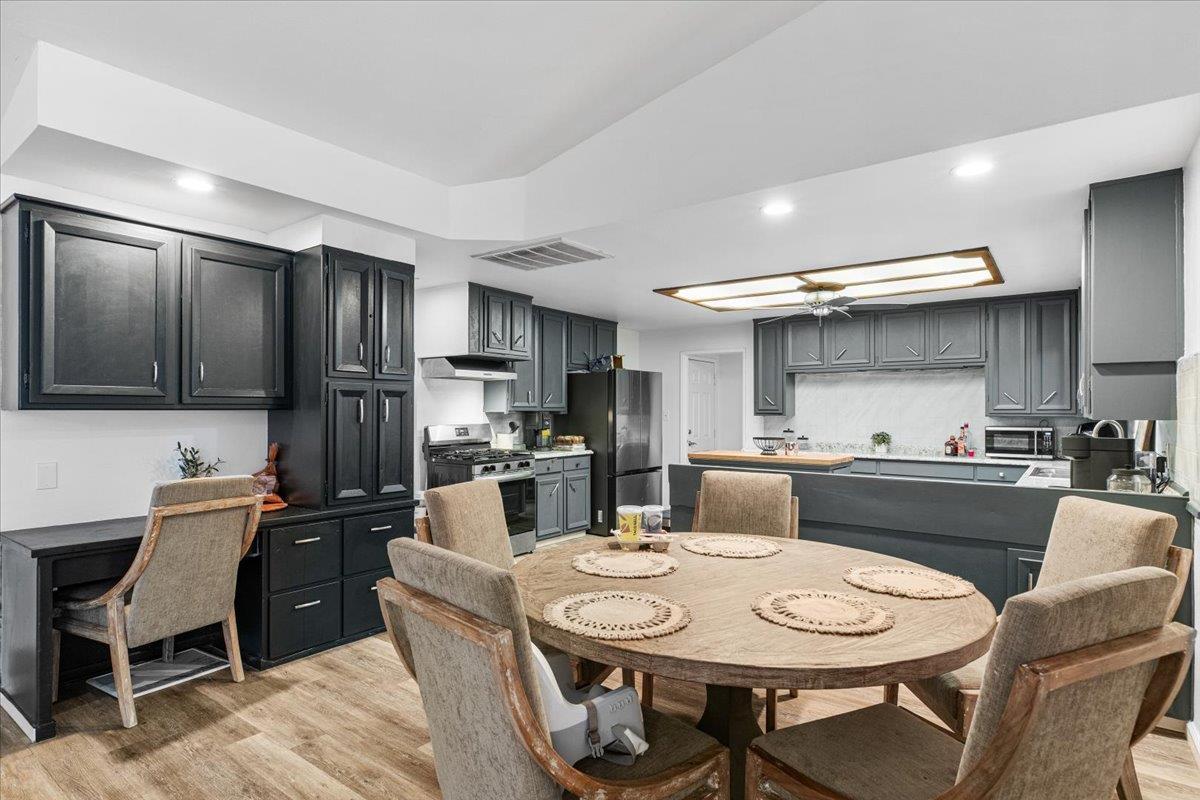 Escalon, California, 95320, United States, 6 Bedrooms Bedrooms, ,3 BathroomsBathrooms,Residential,For Sale,1977867