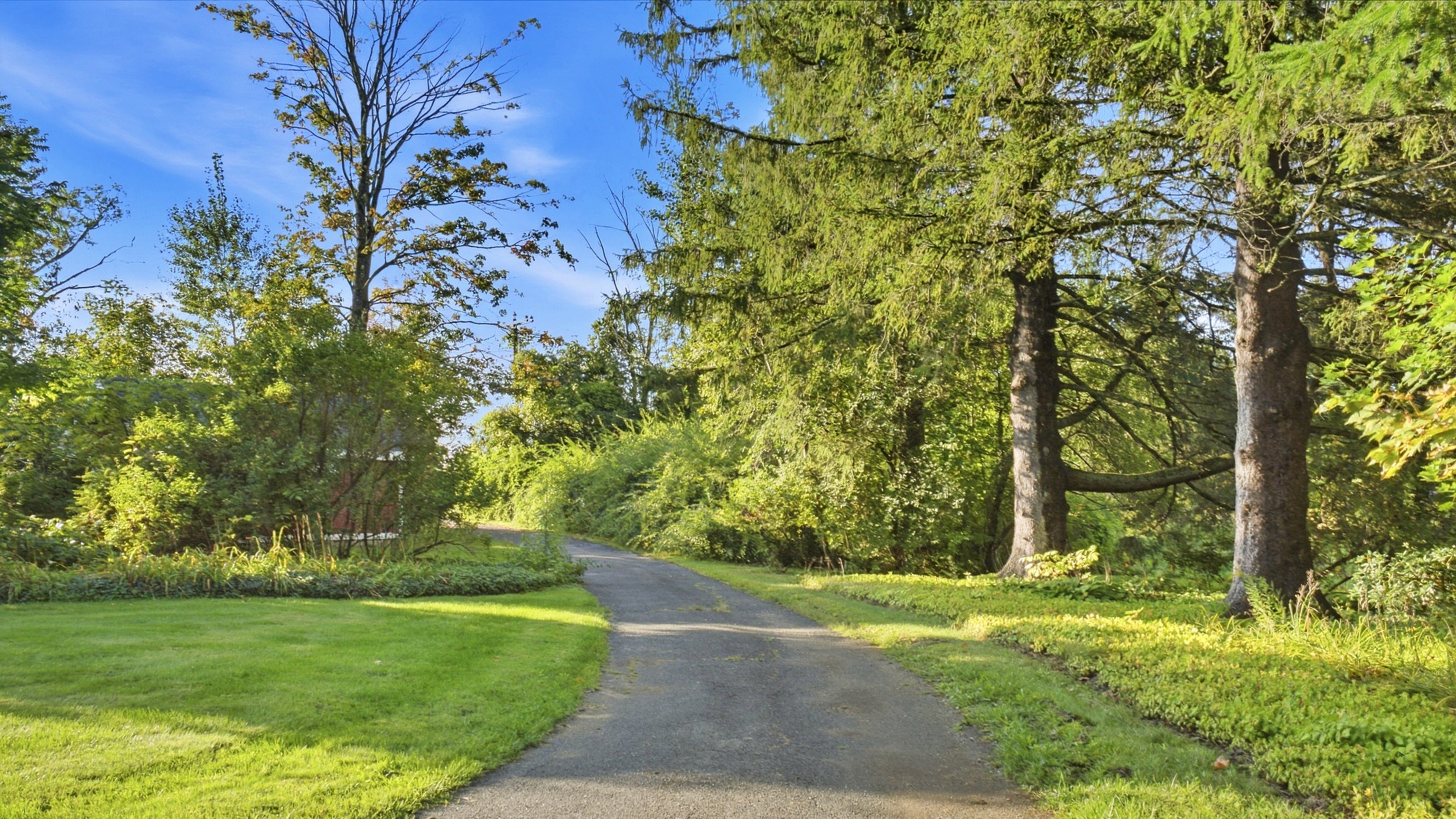  Richmond Estate Near Tanglewood: 5+ Acres, Pond Access, & Bonus Suite - 物件實景