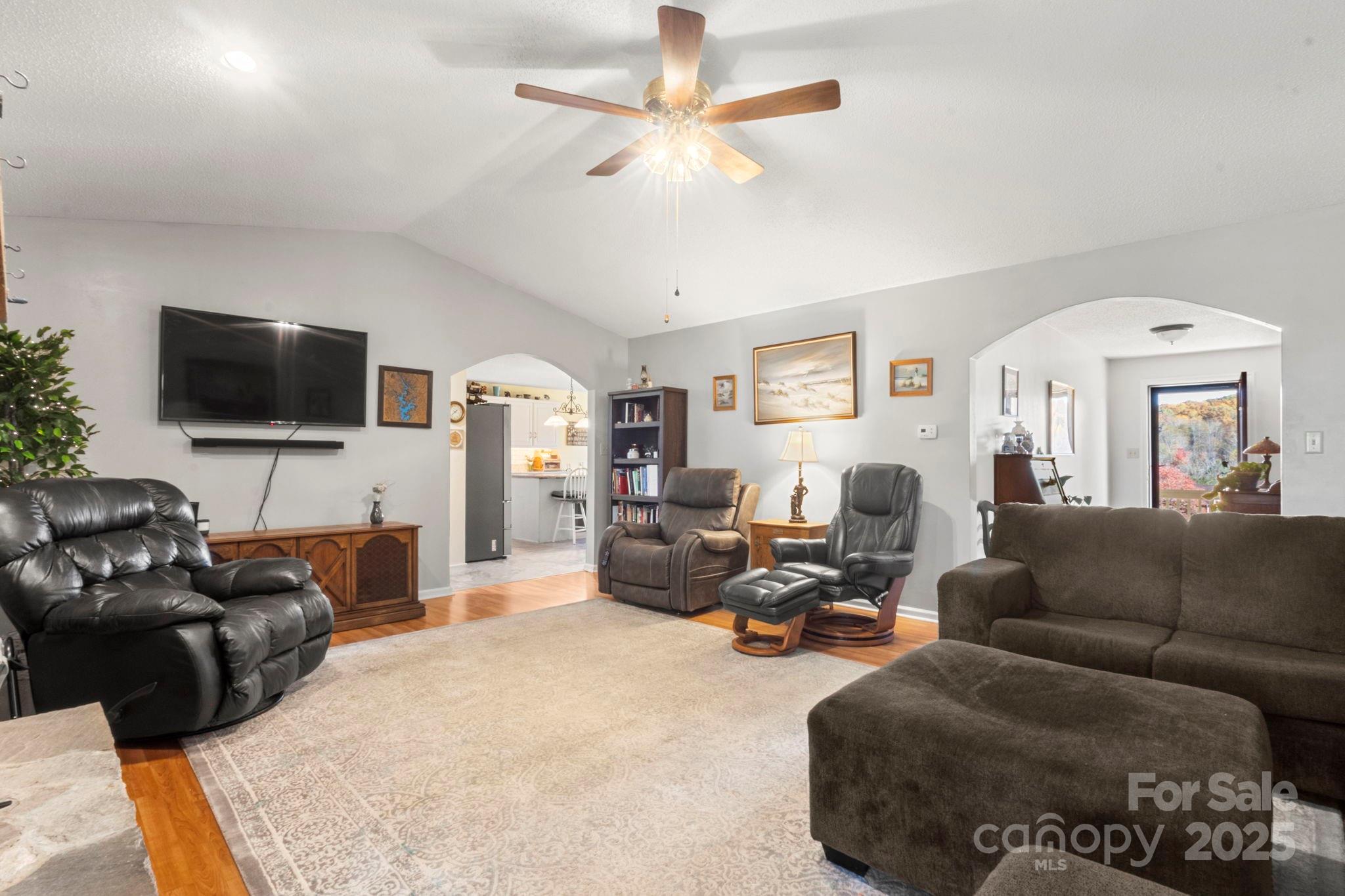 Lincolnton, North Carolina, 28092, United States, 4 Bedrooms Bedrooms, ,3 BathroomsBathrooms,Residential,For Sale,1989140