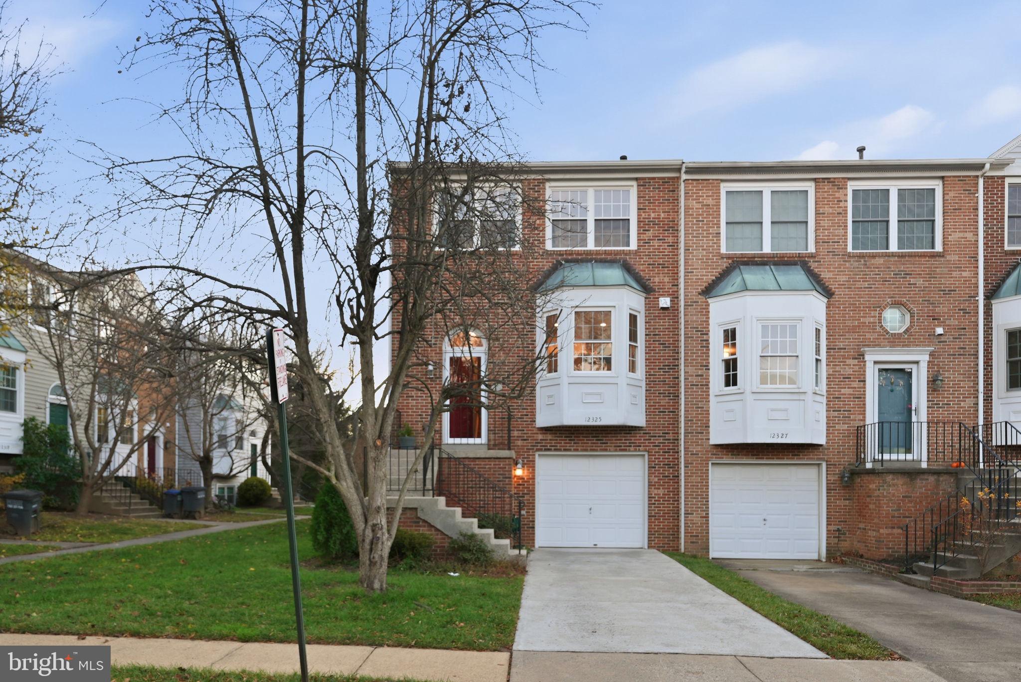 Fairfax, Virginia, 22033, United States, 2 Bedrooms Bedrooms, ,4 BathroomsBathrooms,Residential,For Sale,2001476