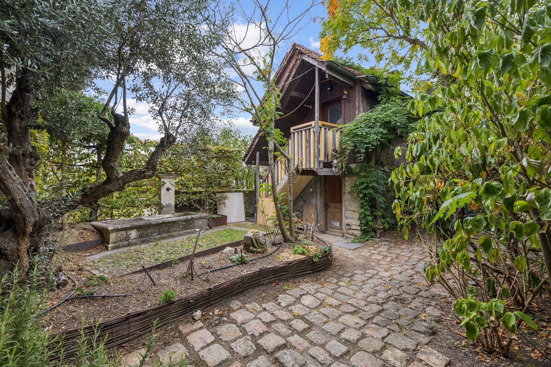  An exceptional village home in the heart of Sullens - 物件實景