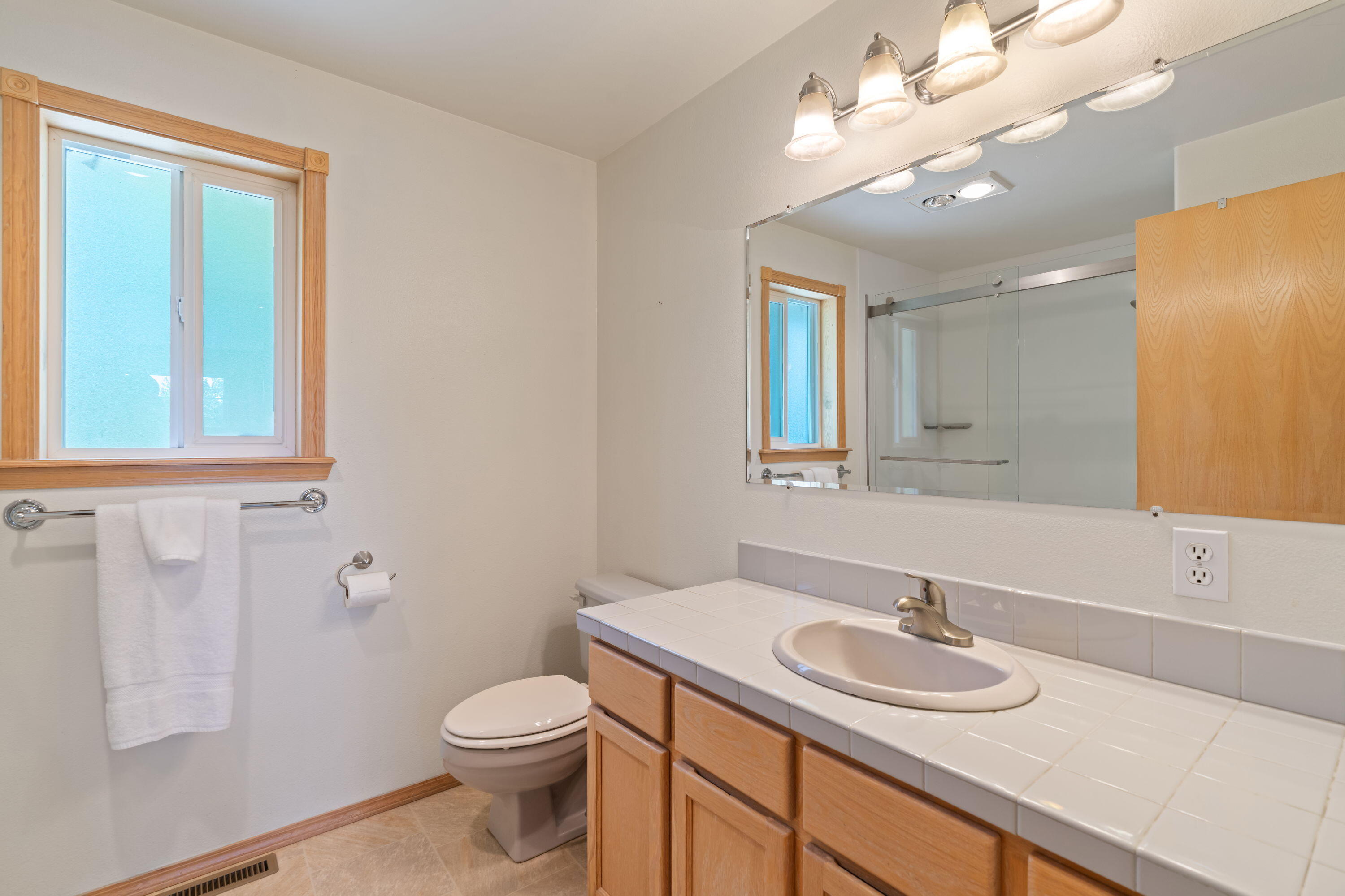 Redmond, Oregon, 97756, United States, 3 Bedrooms Bedrooms, ,4 BathroomsBathrooms,Residential,For Sale,1856956