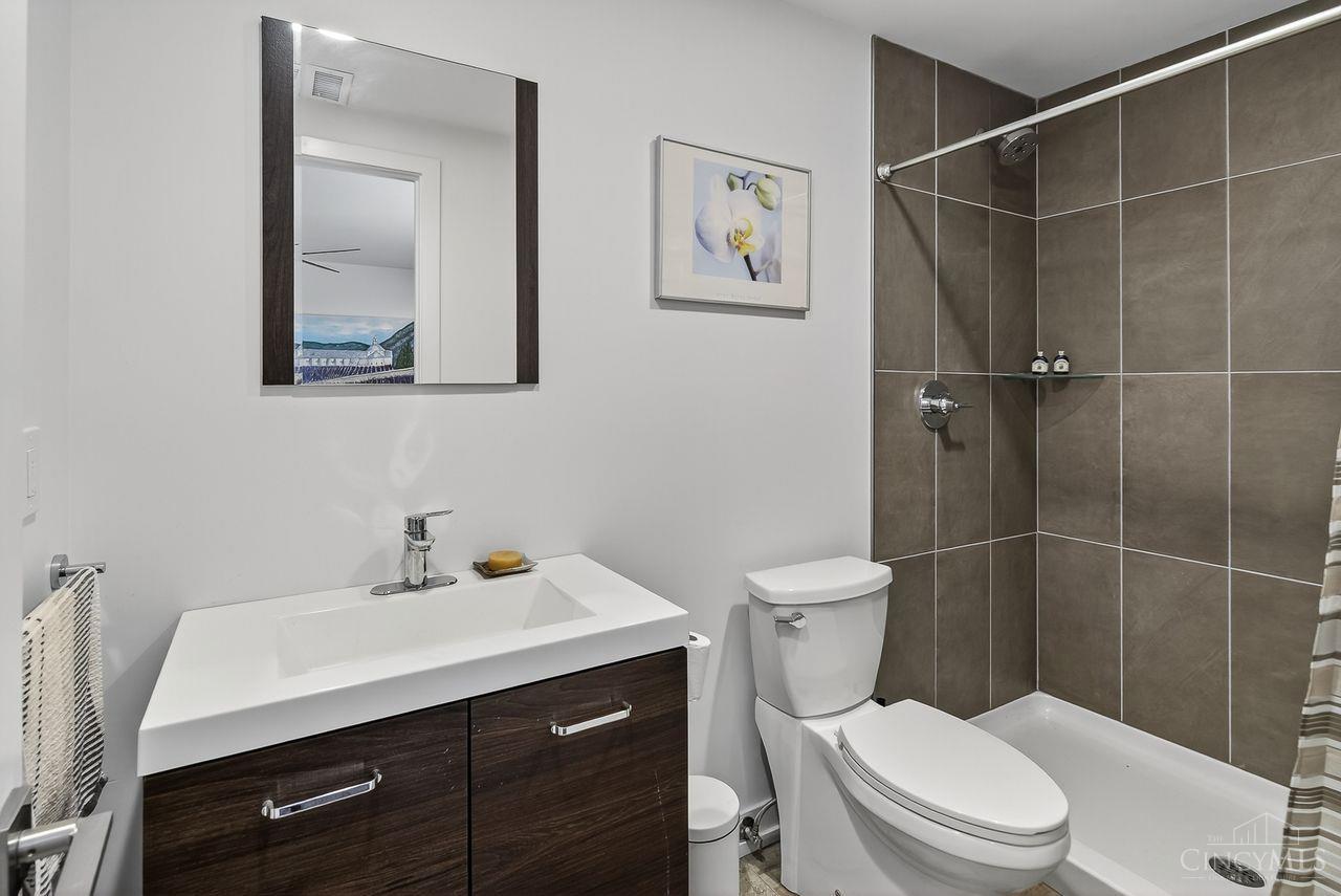 Cincinnati, Ohio, 45202, United States, 4 Bedrooms Bedrooms, ,4 BathroomsBathrooms,Residential,For Sale,1926217