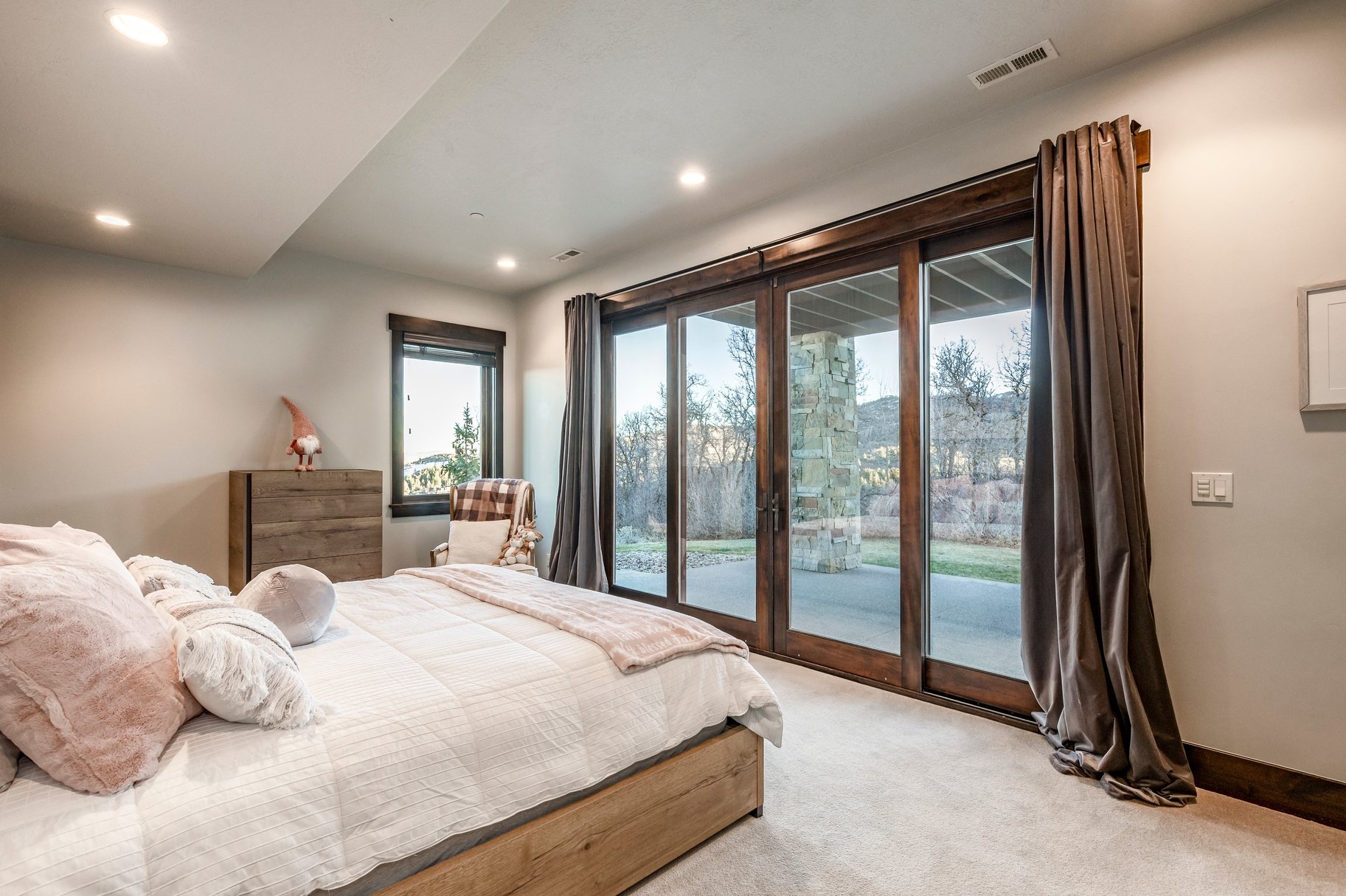  Views, Privacy and Main Level Living in a Gated Community - 物件實景