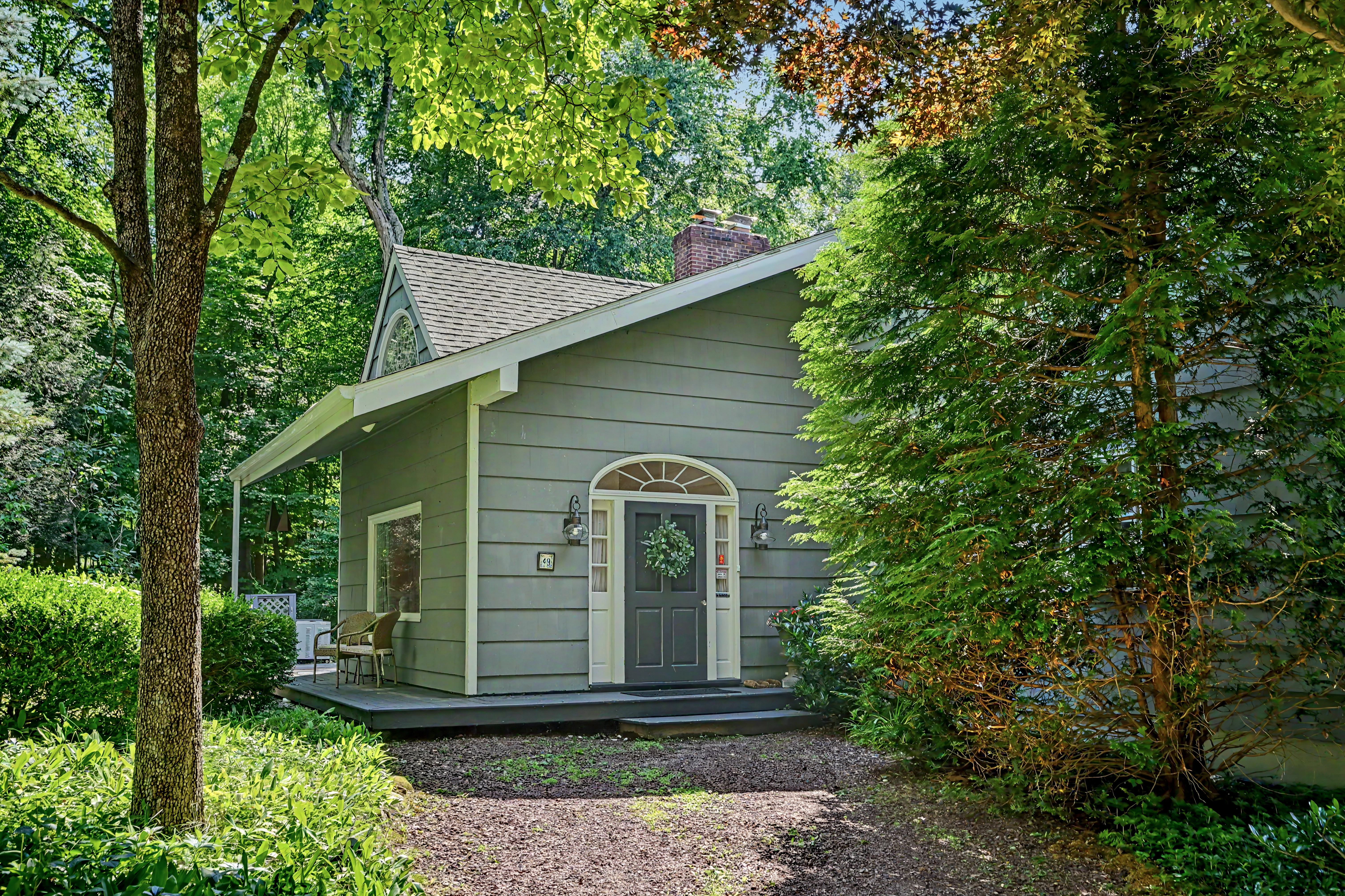  Sun-Drenched Contemporary Colonial Nestled on Two Picturesque Acres - 物件實景