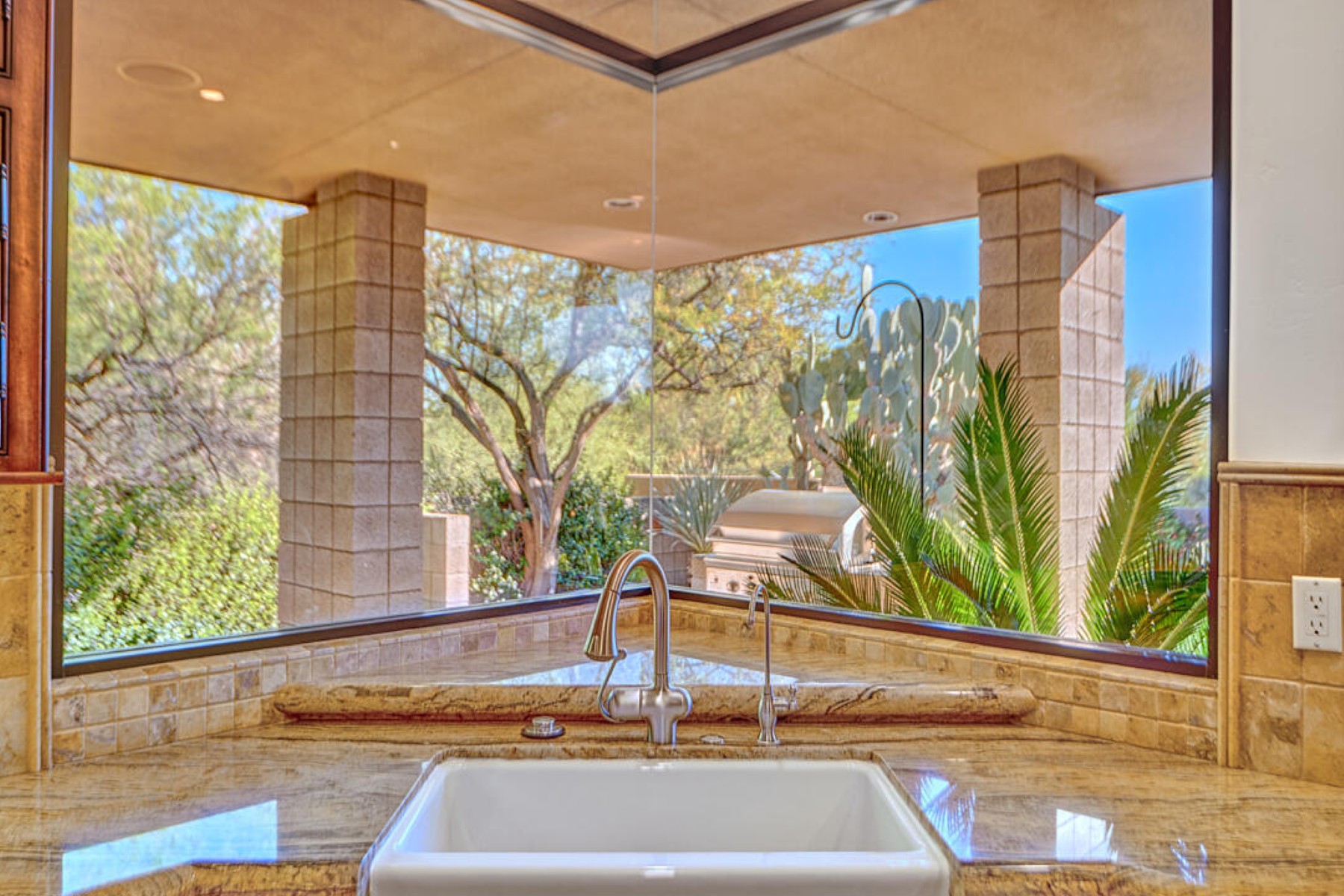  10675 E Fernwood Ln  Scottsdale, AZ - 物件實景