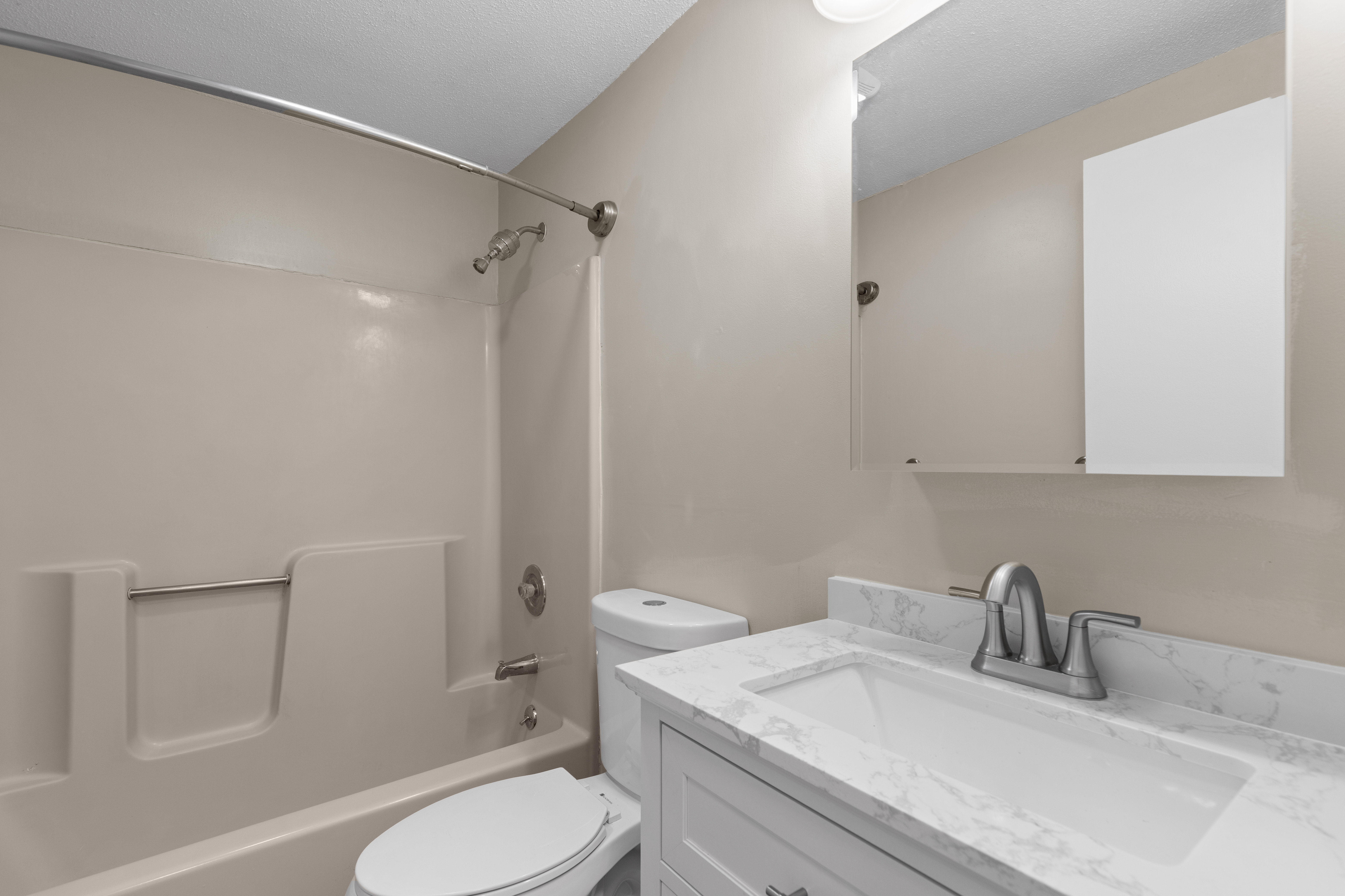  209 White Cedar Boulevard, Portsmouth, NH, 03801 - 物件實景