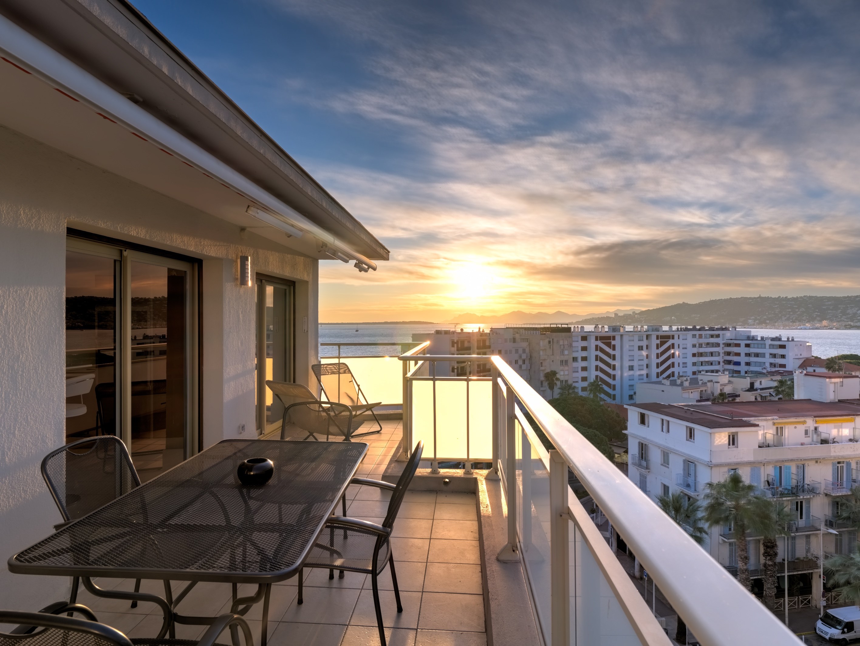  Panoramic sea view apartment with rooftop terrace in Juan-les-Pins, top floor, … - 物件實景
