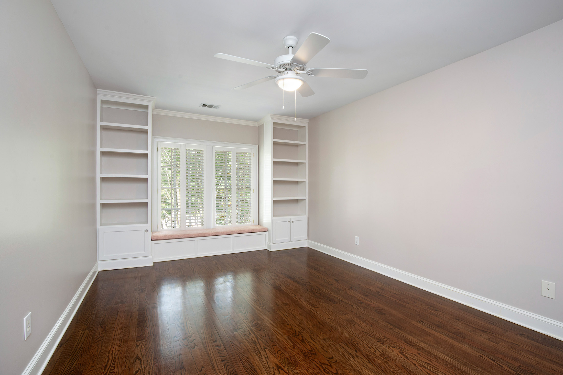 Recently Updated Four Bedroom Home in Gated Brookhaven Community - 物件實景