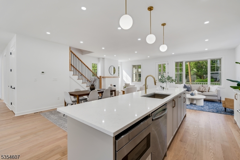 Chatham Boro, New Jersey, 07928, United States, 5 Bedrooms Bedrooms, ,5 BathroomsBathrooms,Residential,For Sale,1805398