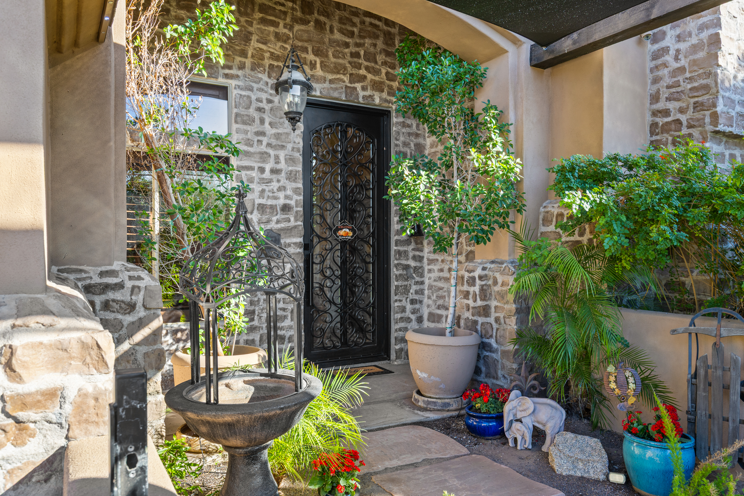 Tempe, Arizona, 85284, United States, 5 Bedrooms Bedrooms, ,3 BathroomsBathrooms,Residential,For Sale,1989924