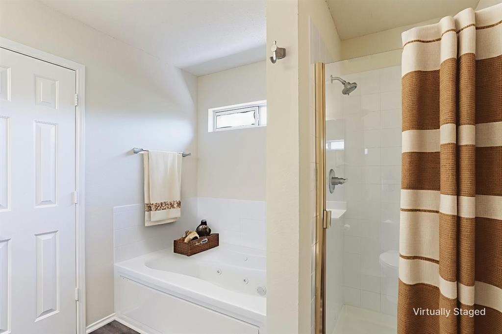 Dallas, Texas, 75212, United States, 5 Bedrooms Bedrooms, ,3 BathroomsBathrooms,Residential,For Sale,1902272