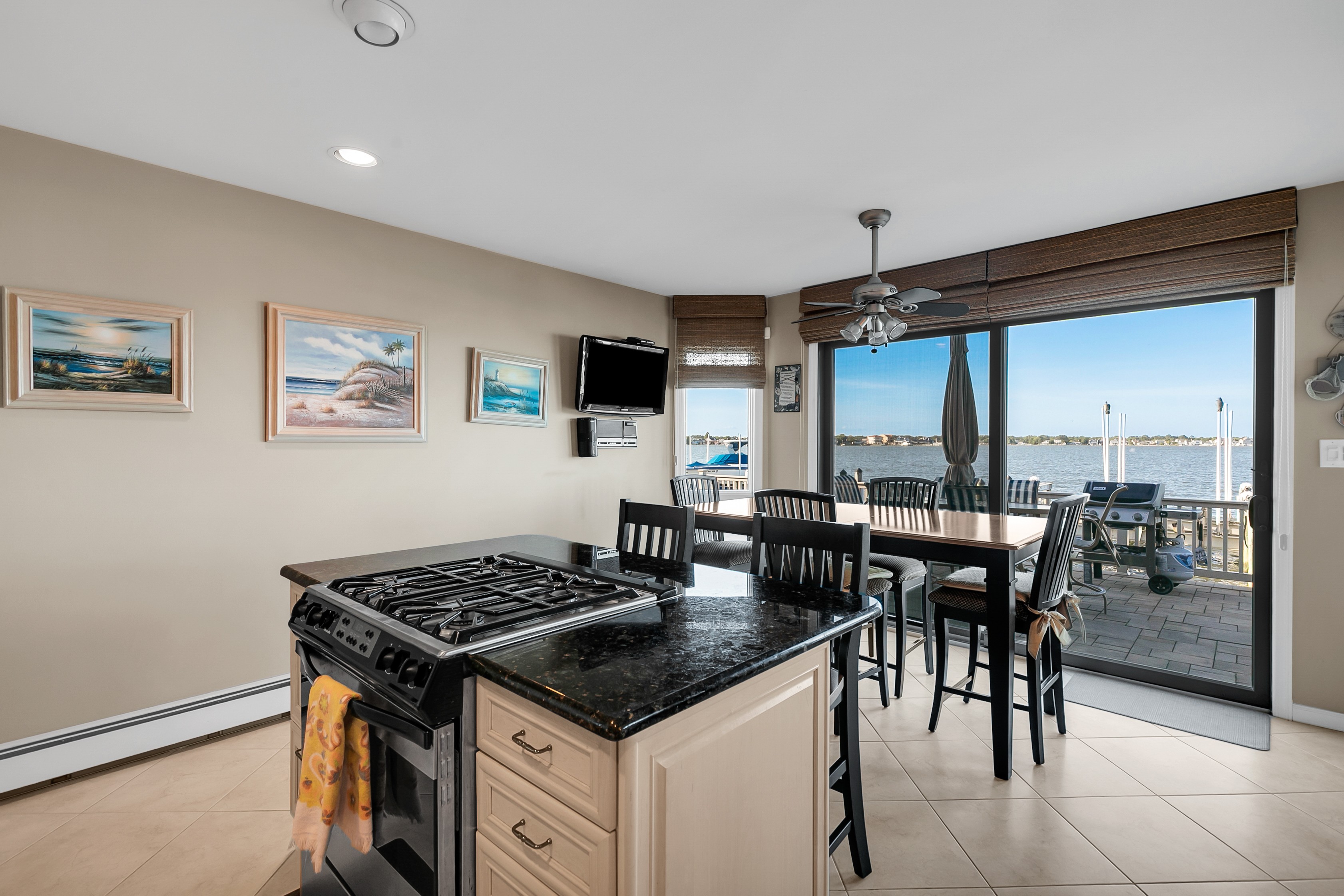  A Rare Bayfront Retreat on Silver Bay - 物件實景