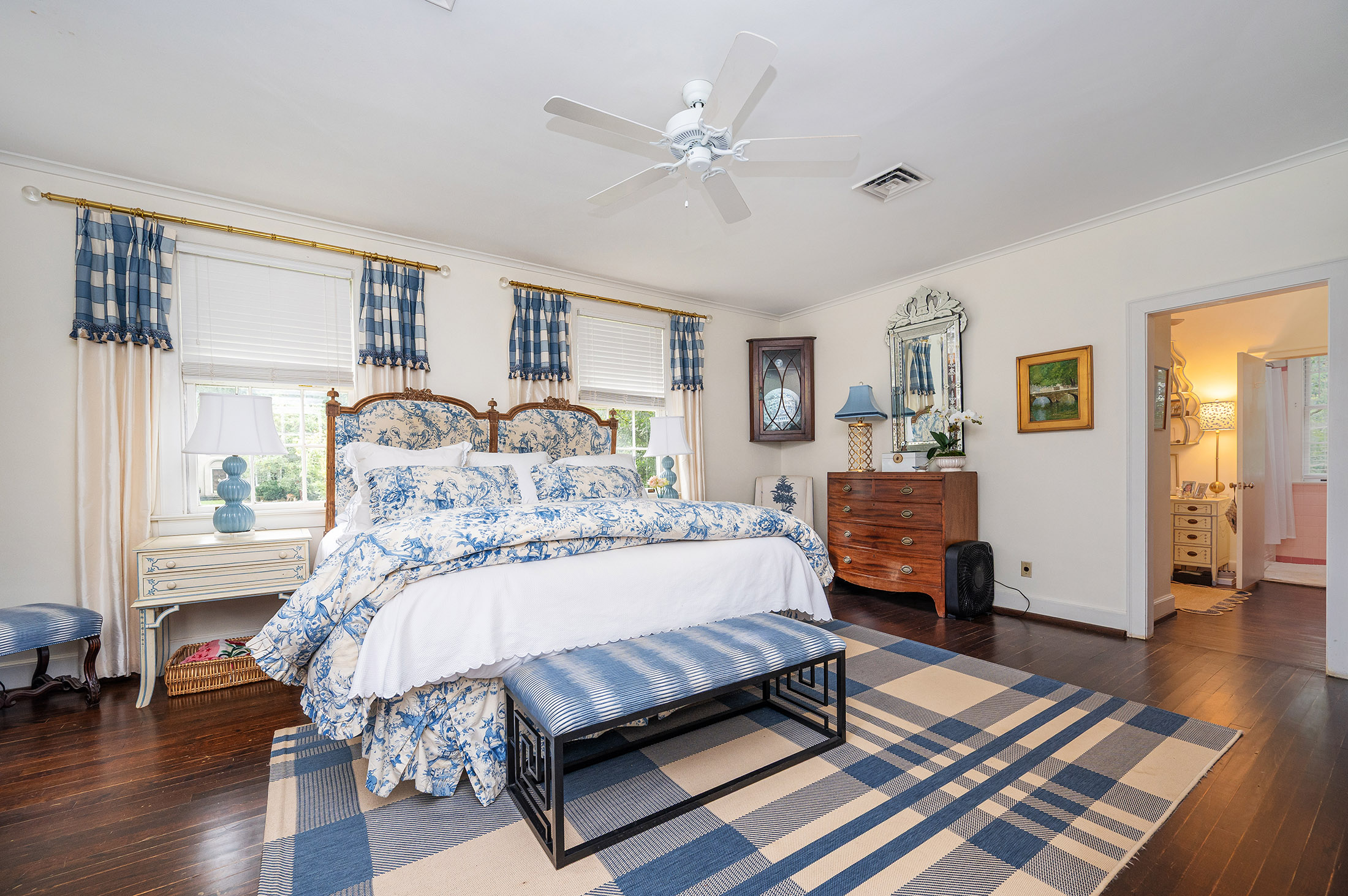  Charming Colonial Revival in the Heart of Historic Shirley Hills - 物件實景
