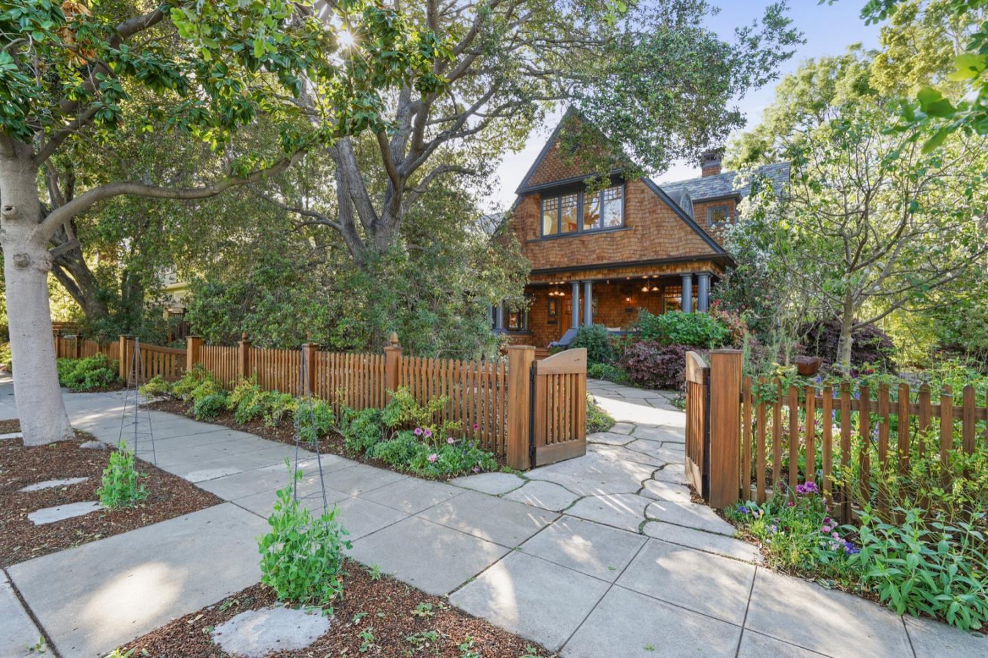 535 Kingsley Ave, Palo Alto, California, 94301, United States, 5 Bedrooms Bedrooms, ,4 BathroomsBathrooms,Residential,For Sale,535 Kingsley Ave,1664262