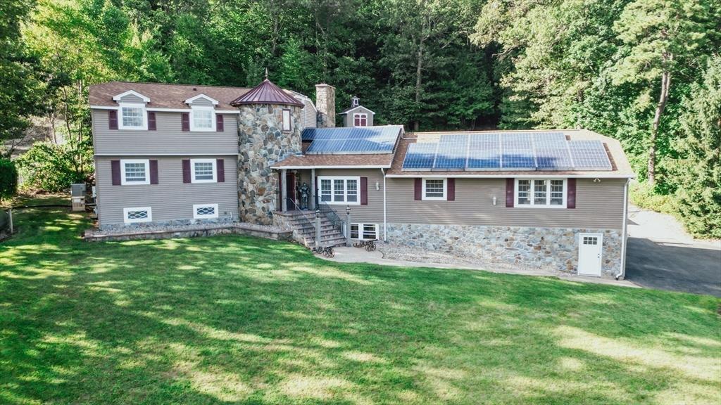 Ludlow, Massachusetts, 01056, United States, 3 Bedrooms Bedrooms, ,2 BathroomsBathrooms,Residential,For Sale,1974987