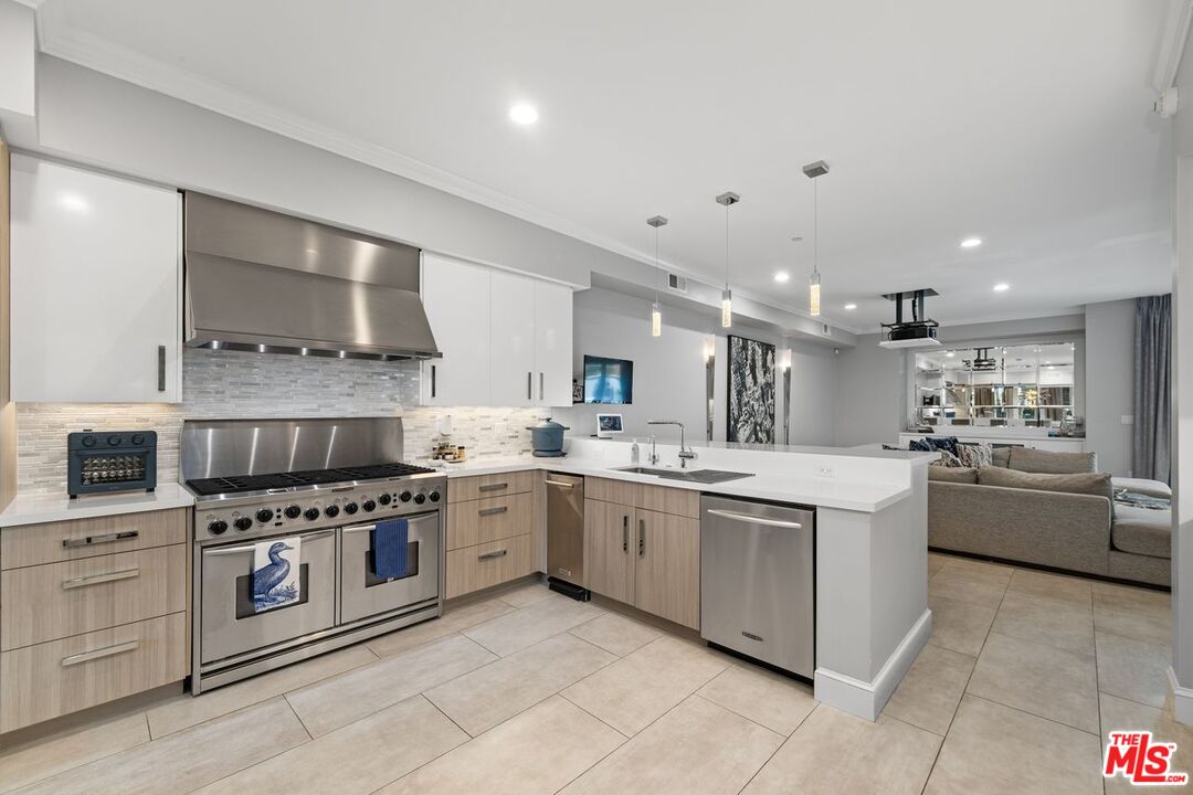 Los Angeles, California, 90094, United States, 3 Bedrooms Bedrooms, ,4 BathroomsBathrooms,Residential,For Sale,1947041
