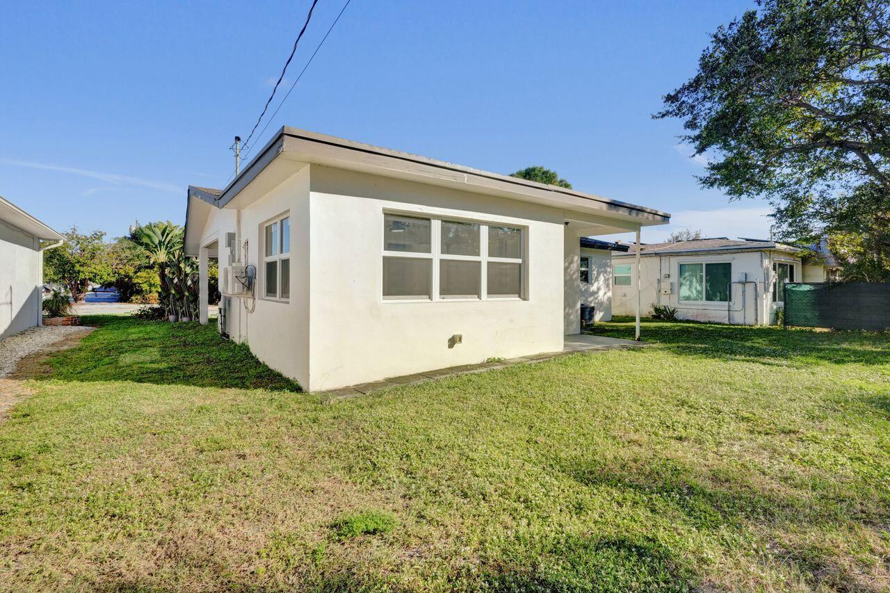 Lake Worth Beach, Florida, 33460, United States, 3 Bedrooms Bedrooms, ,2 BathroomsBathrooms,Residential,For Sale,1992911