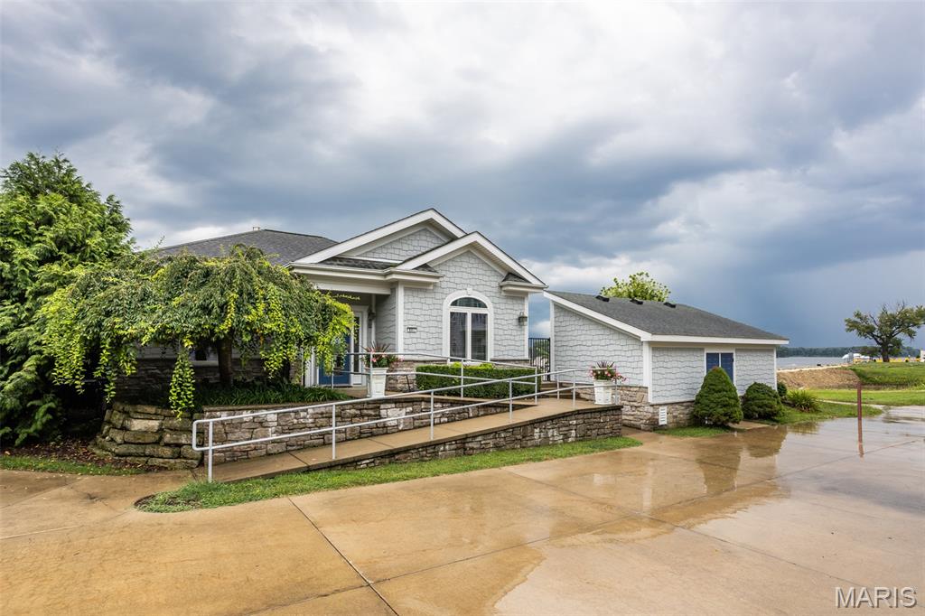 Grafton, Illinois, 62037, United States, 2 Bedrooms Bedrooms, ,2 BathroomsBathrooms,Residential,For Sale,1907573