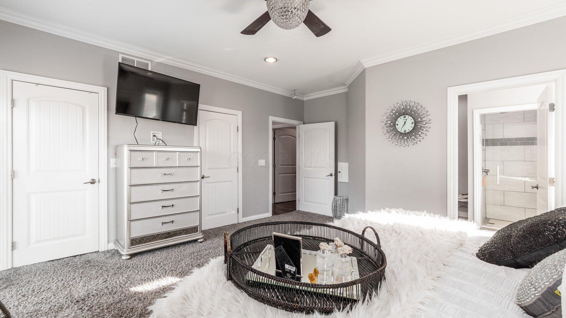 Hebron, Ohio, 43025, United States, 5 Bedrooms Bedrooms, ,5 BathroomsBathrooms,Residential,For Sale,1988631