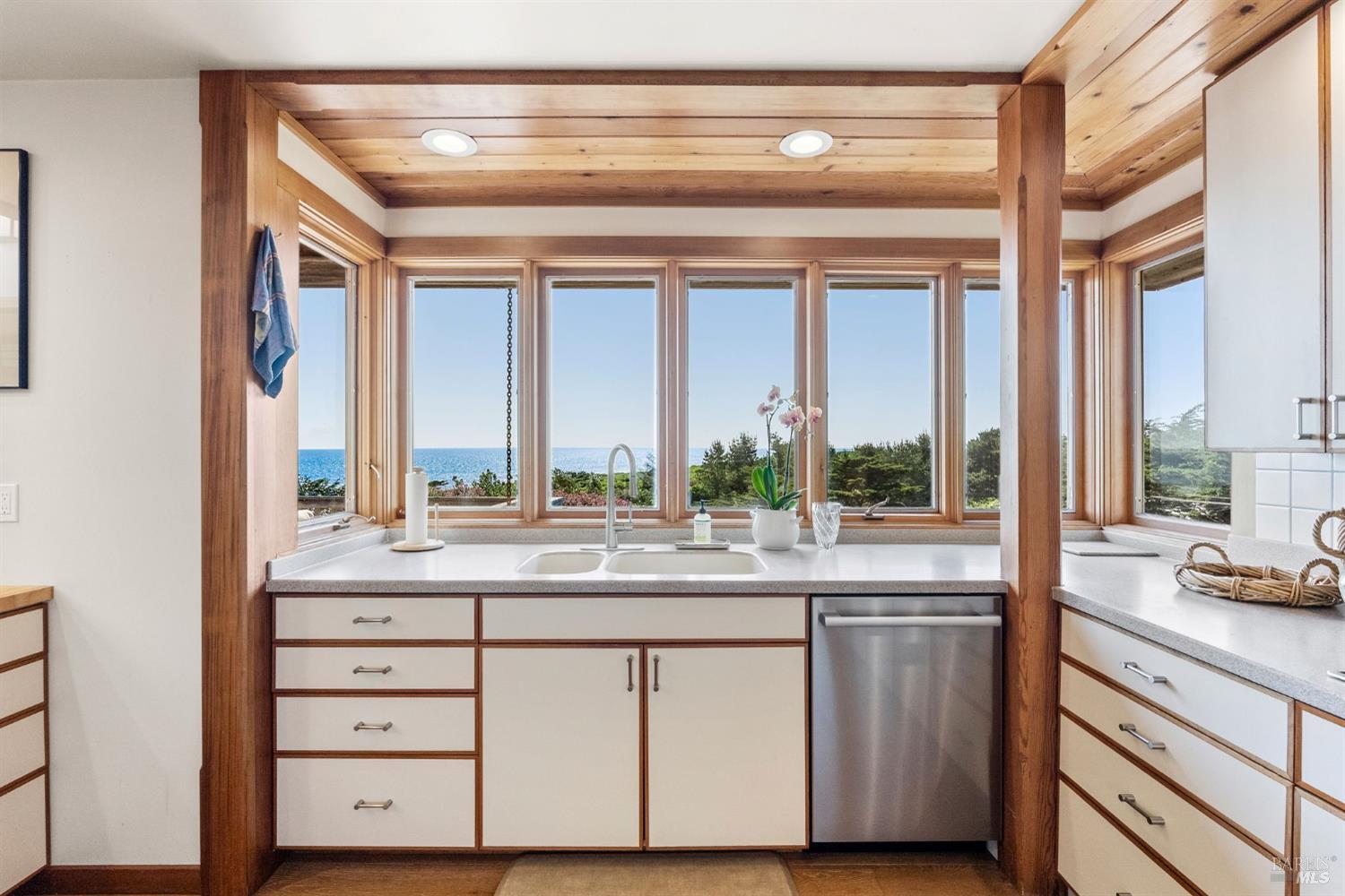Bolinas, California, 94924, United States, 2 Bedrooms Bedrooms, ,3 BathroomsBathrooms,Residential,For Sale,1906337