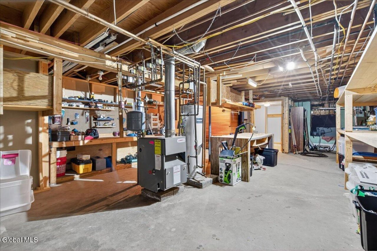 Clifton Park, New York, 12065, United States, 4 Bedrooms Bedrooms, ,3 BathroomsBathrooms,Residential,For Sale,1968691