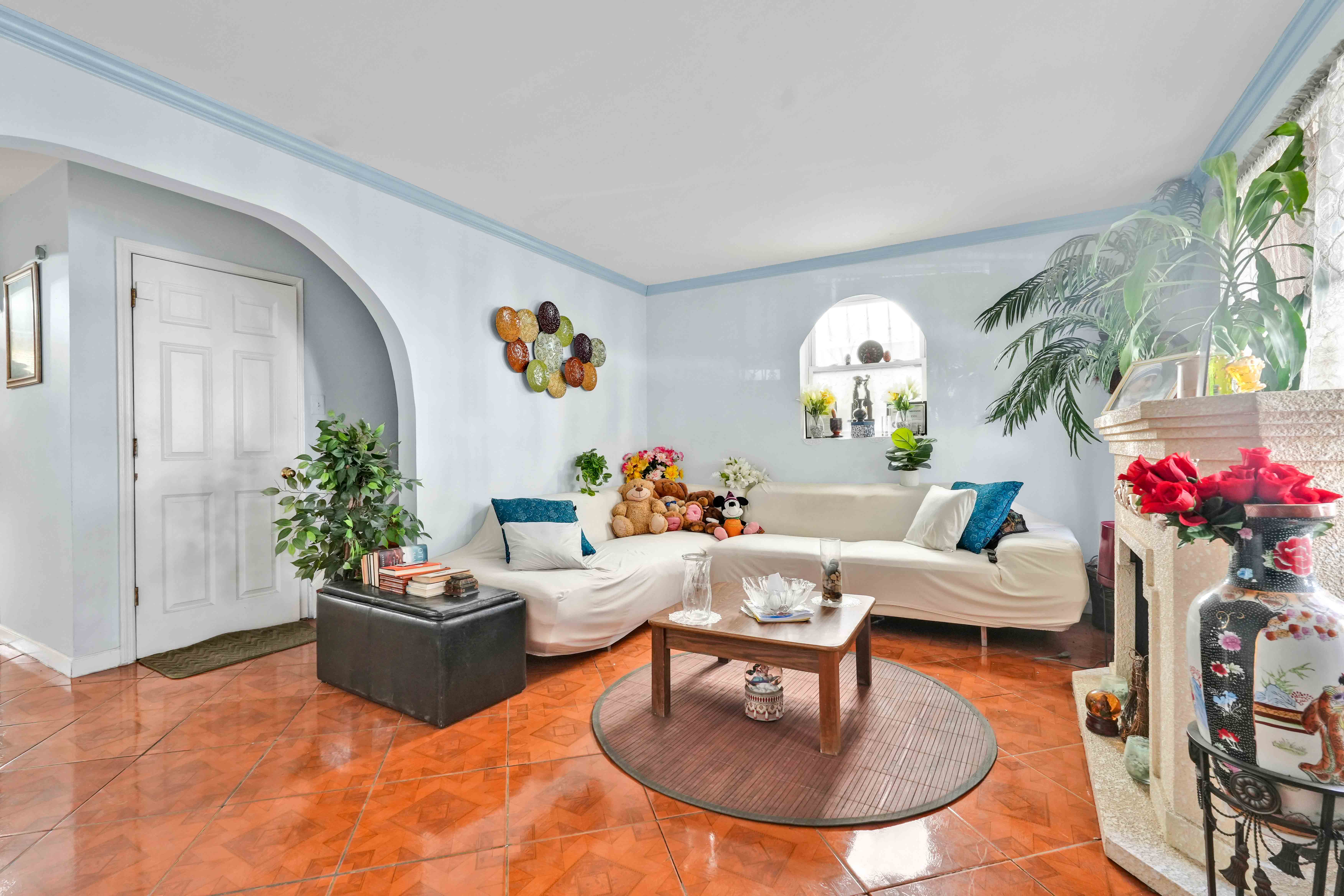 Bronx, New York, 10454, United States, 3 Bedrooms Bedrooms, ,2 BathroomsBathrooms,Residential,For Sale,2005625