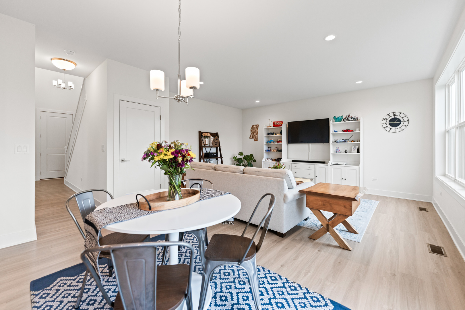 Elgin, Illinois, 60124, United States, 4 Bedrooms Bedrooms, ,3 BathroomsBathrooms,Residential,For Sale,1941075