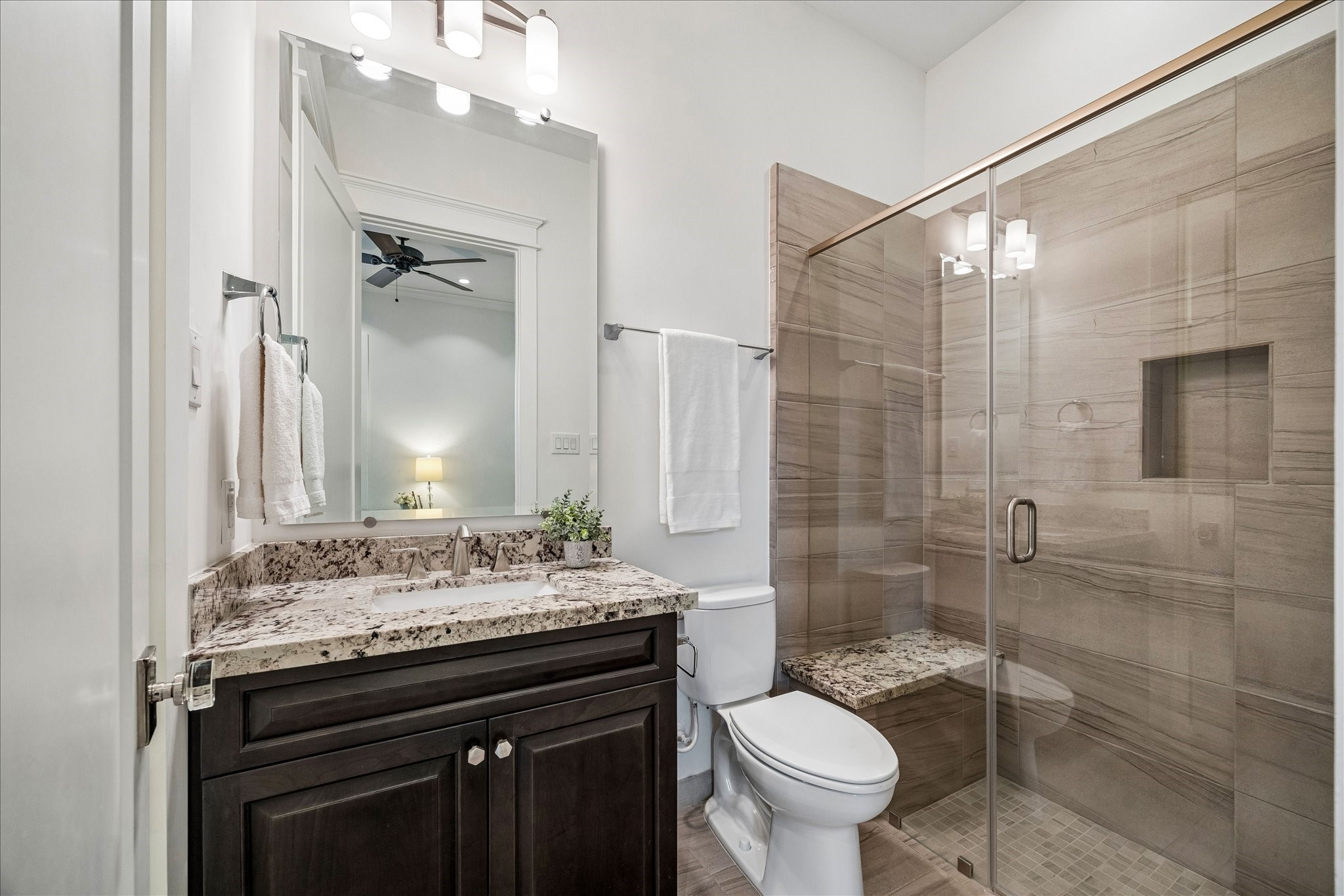  326 W 18th Street - 物件實景