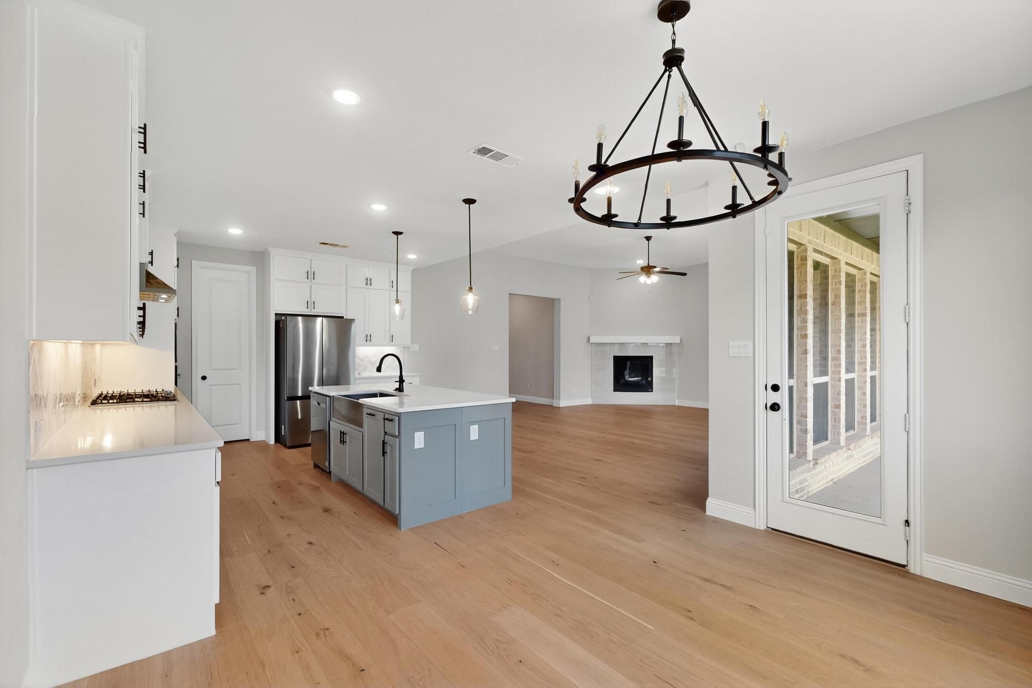 Mansfield, Texas, 76063, United States, 4 Bedrooms Bedrooms, ,4 BathroomsBathrooms,Residential,For Sale,1992597