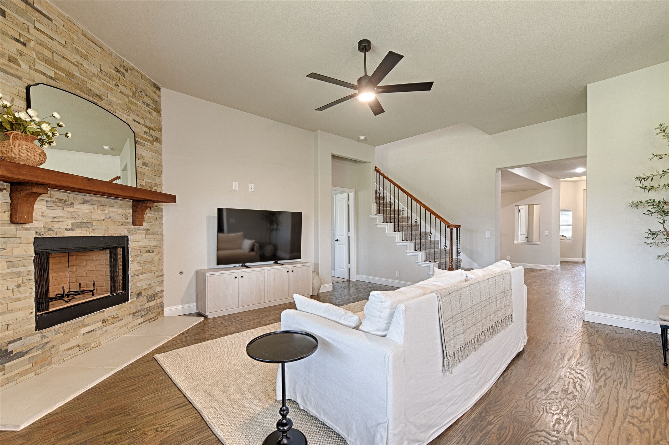 Burleson, Texas, 76028, United States, 4 Bedrooms Bedrooms, ,3 BathroomsBathrooms,Residential,For Sale,1954852