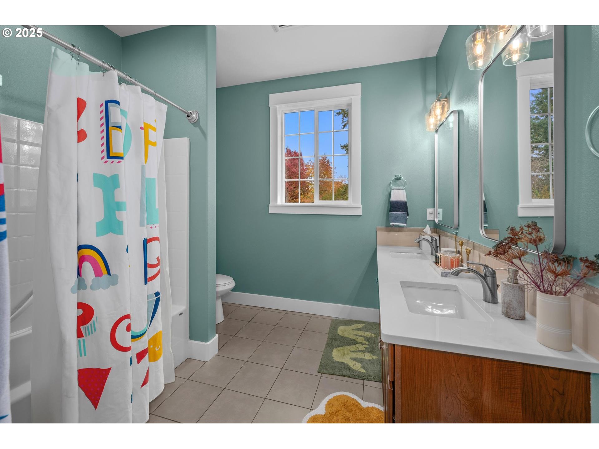 Portland, Oregon, 97223, United States, 4 Bedrooms Bedrooms, ,3 BathroomsBathrooms,Residential,For Sale,1991848