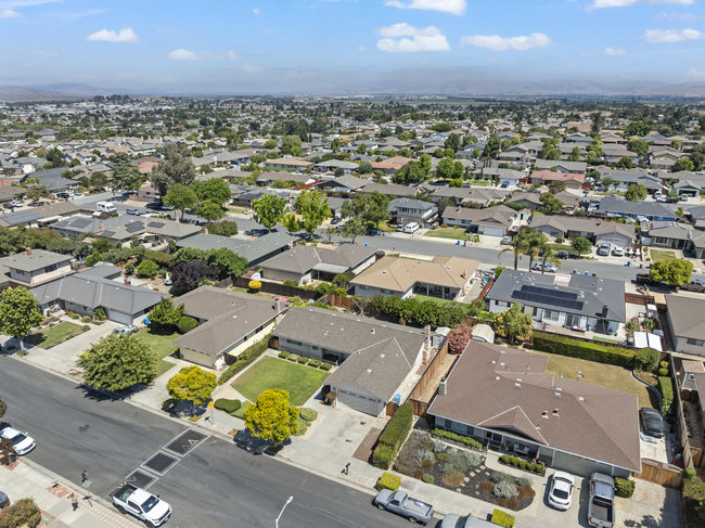 Hollister, California, 95023, United States, 3 Bedrooms Bedrooms, ,2 BathroomsBathrooms,Residential,For Sale,1942638