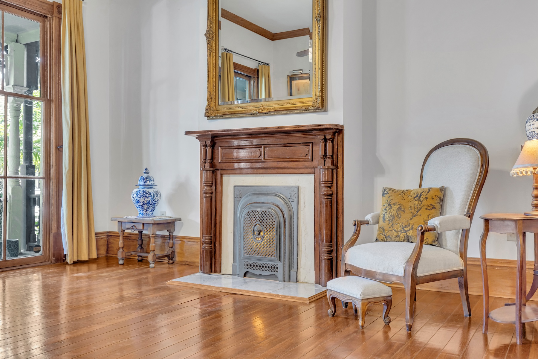  Historic Charm Meets Modern Peace of Mind in the Historic Victorian District - 物件實景