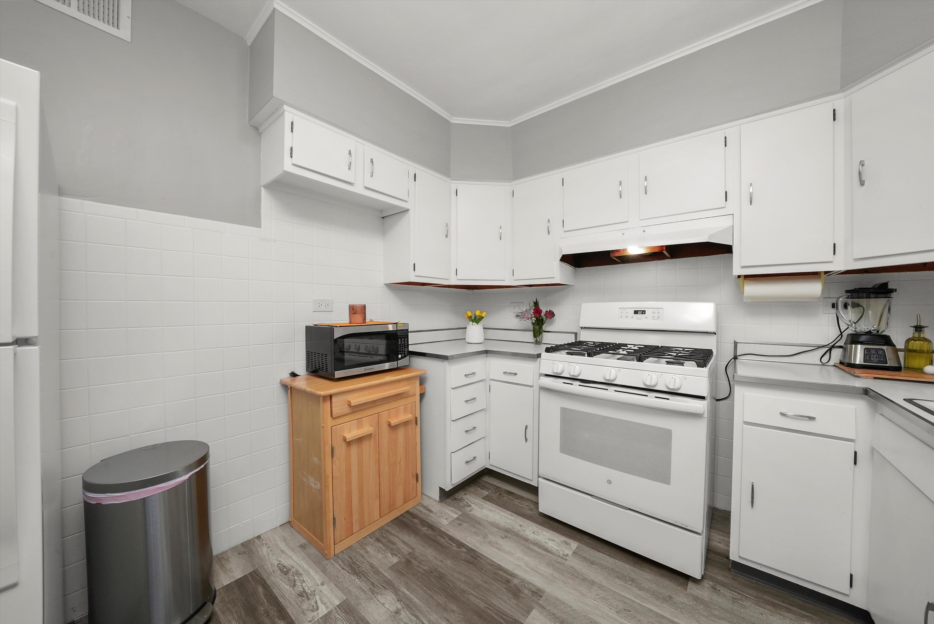 Chicago, Illinois, 60639, United States, 8 Bedrooms Bedrooms, ,3 BathroomsBathrooms,Residential,For Sale,1986101