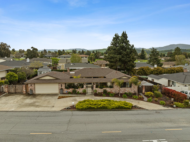 Hollister, California, 95023, United States, 3 Bedrooms Bedrooms, ,2 BathroomsBathrooms,Residential,For Sale,1882231