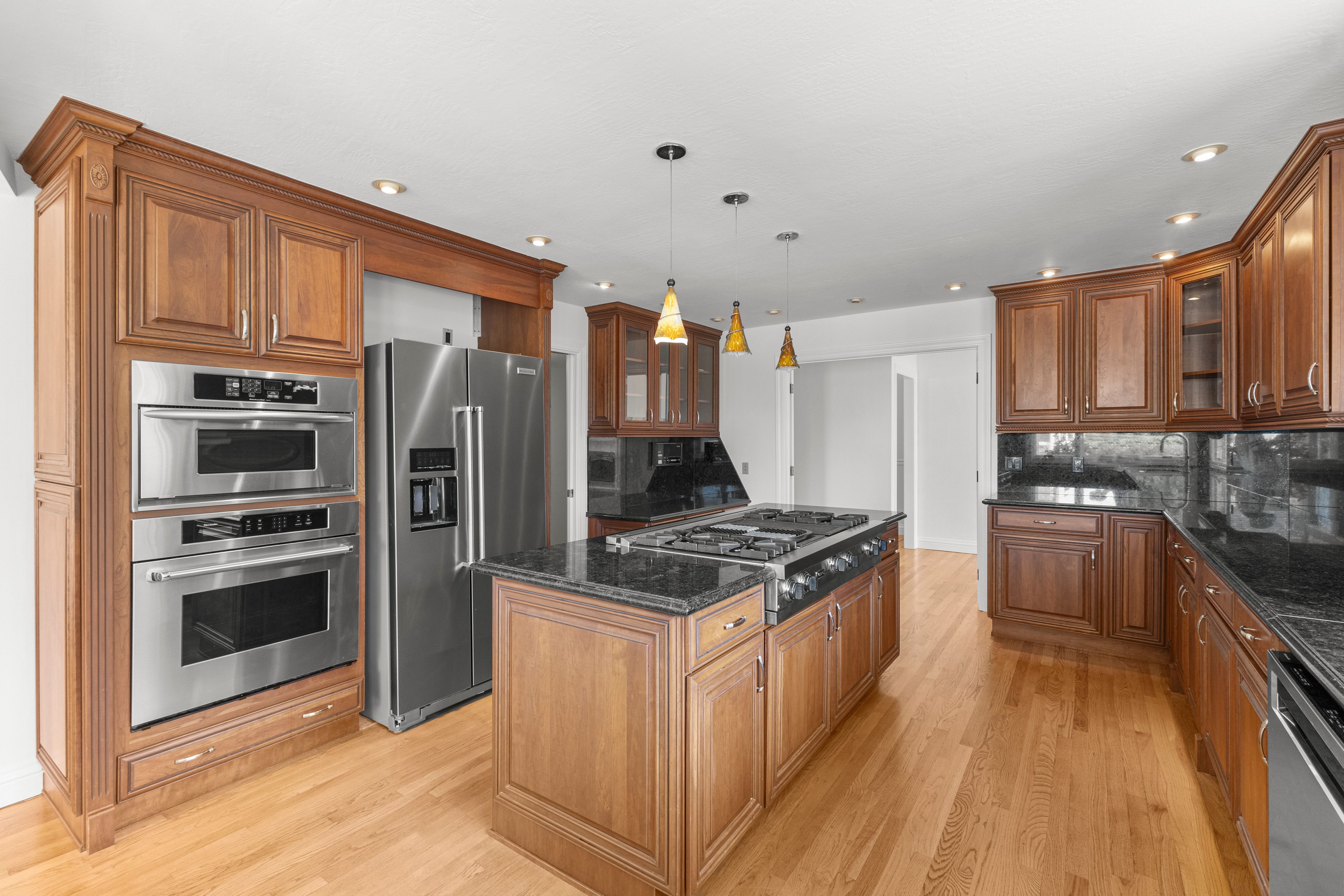  Elegant Custom Home in Gated Silver Maple - 物件實景