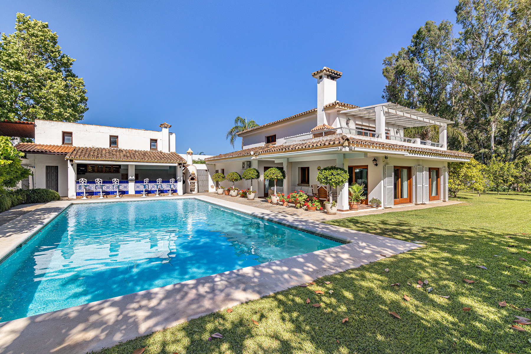  Beachside villa for refurbishment with expansive gardens on the New Golden Mile - 物件實景