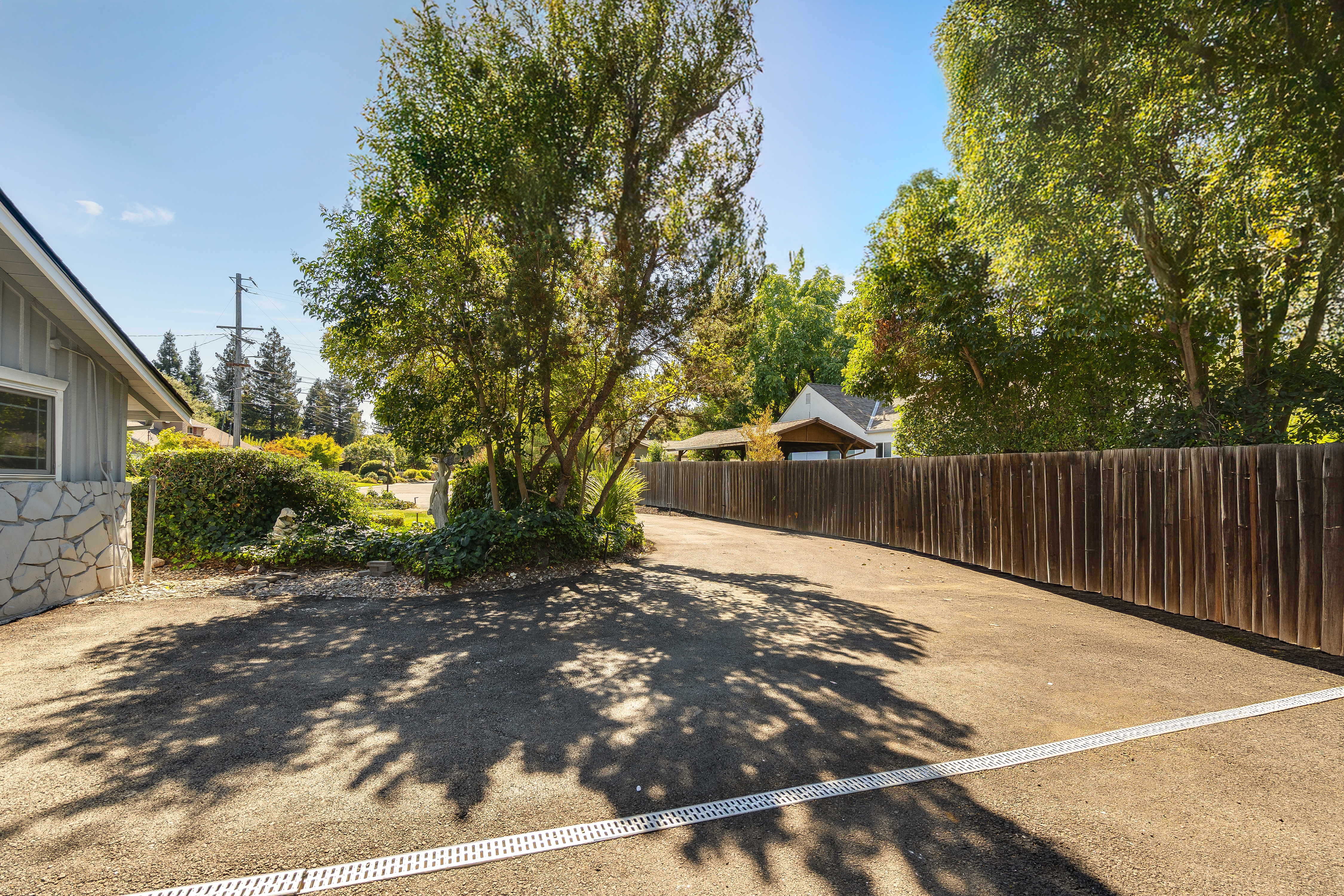  California Rancher with Privacy and Proximity - 物件實景