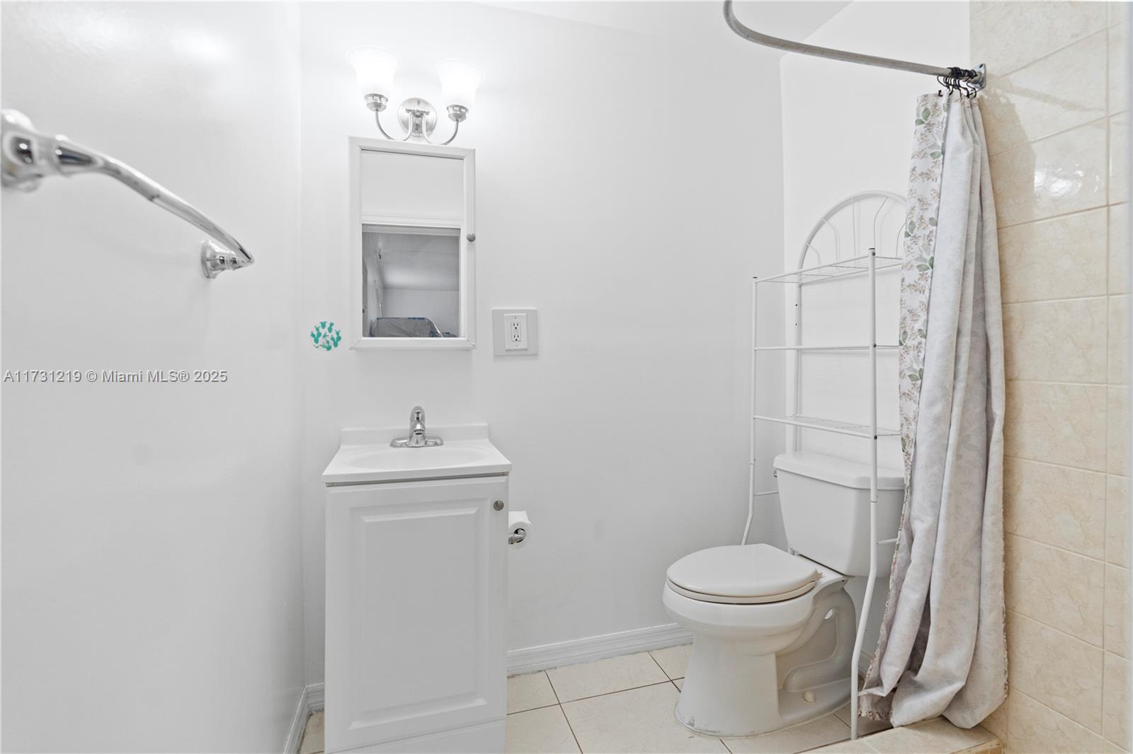 Hialeah, Florida, 33012, United States, 4 Bedrooms Bedrooms, ,4 BathroomsBathrooms,Residential,For Sale,1840227